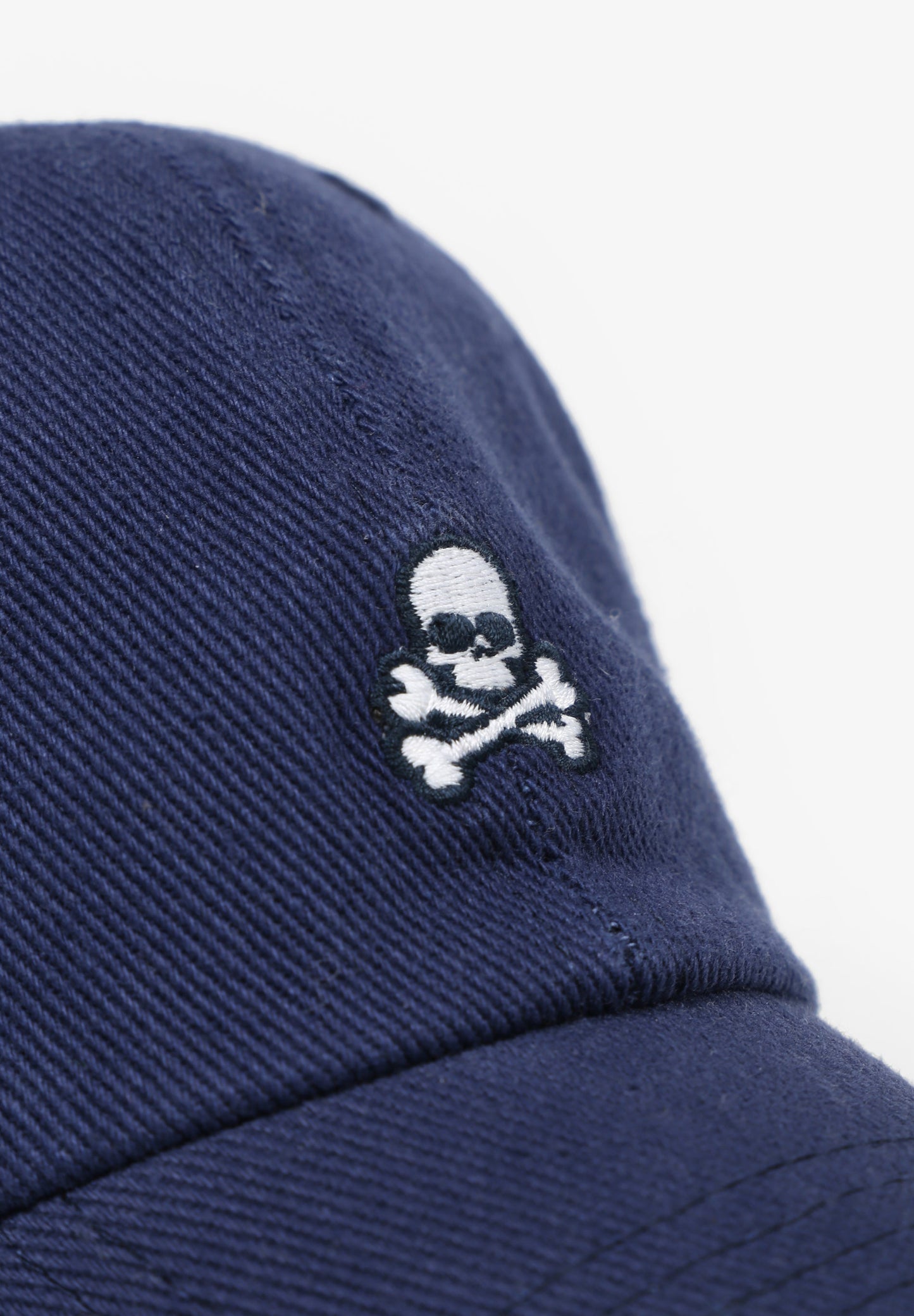 GORRA CALAVERA BORDADA