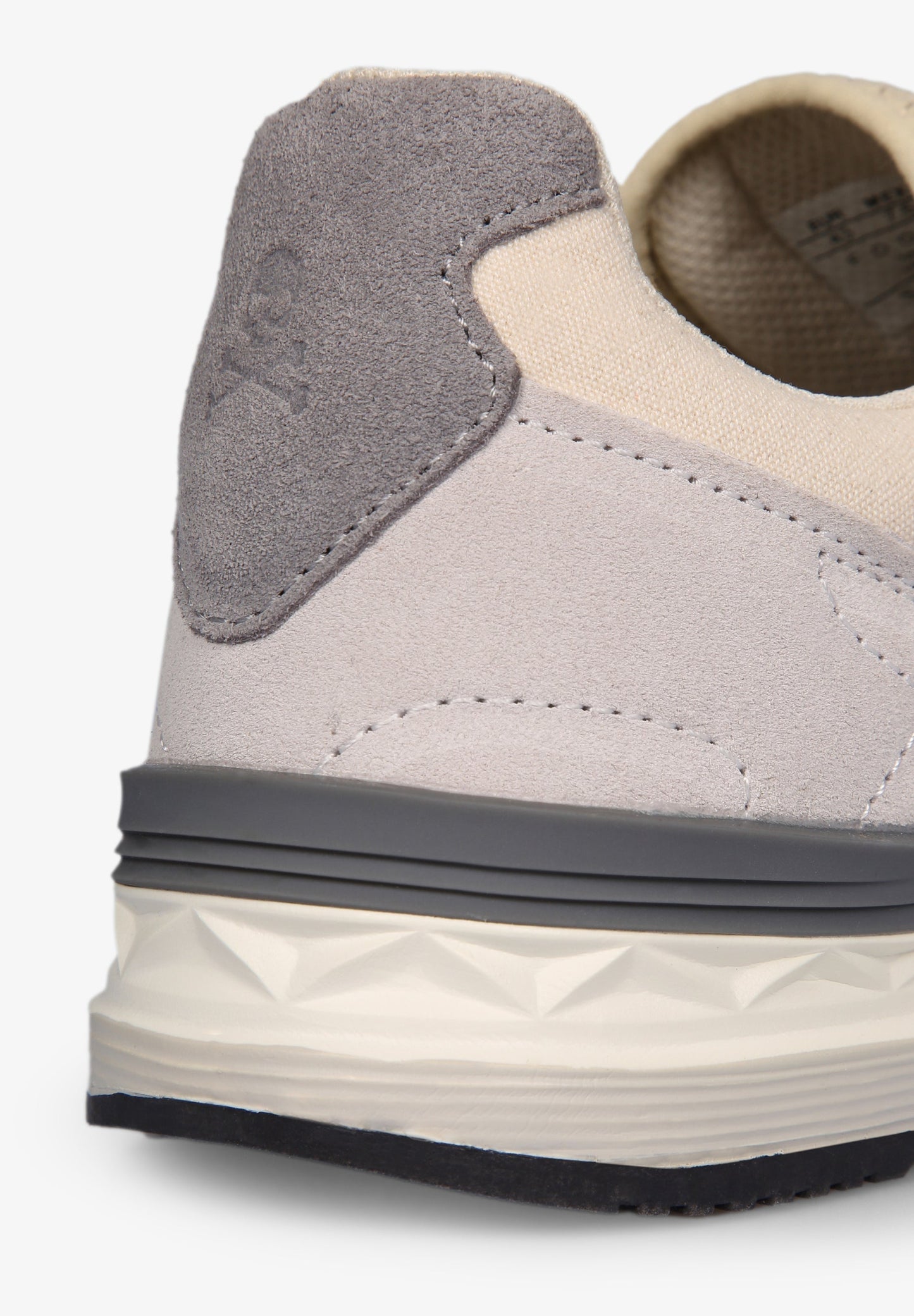 SNEAKERS CALAVERA DETALLE COSTURA