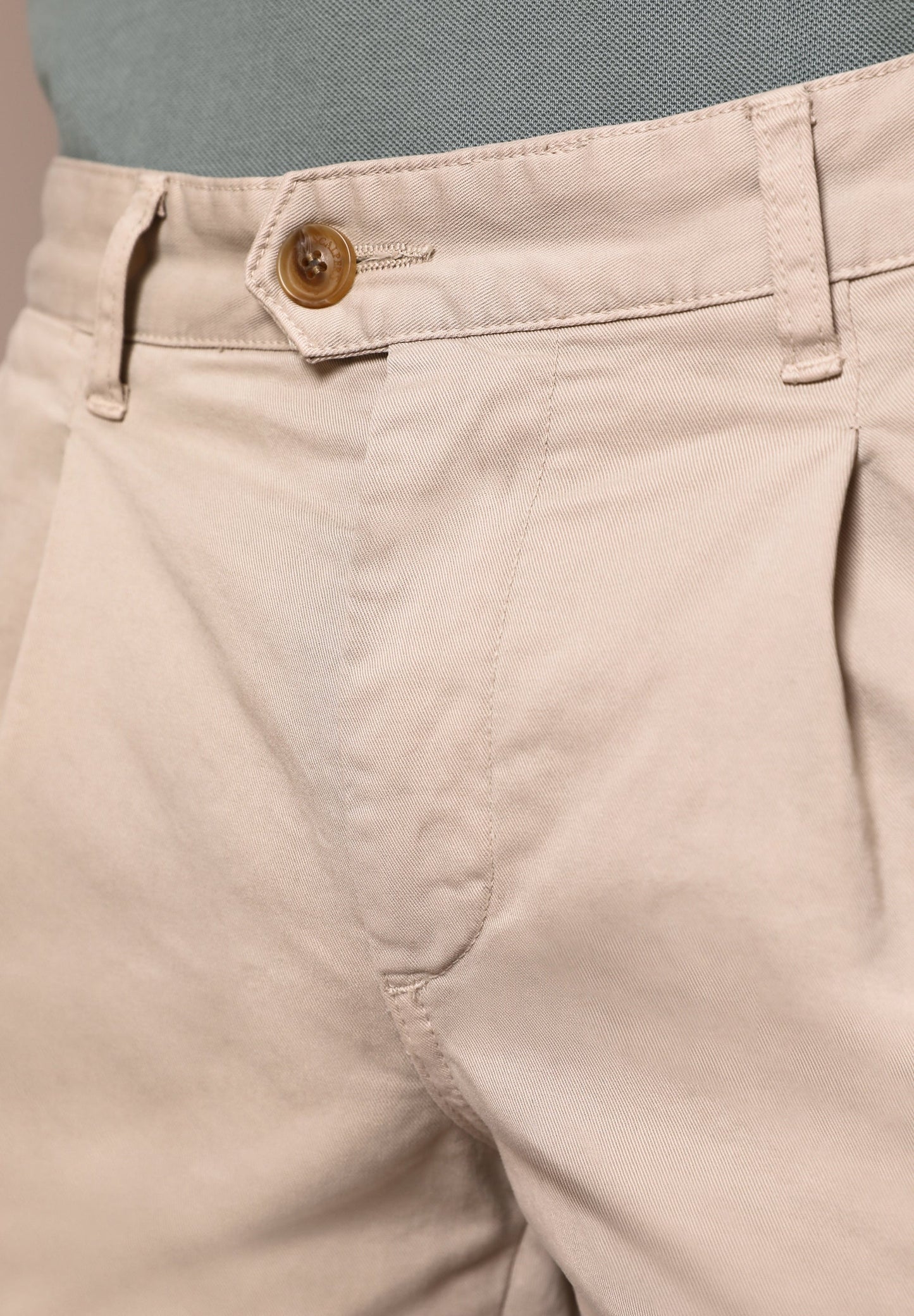 PANTALÓN CHINO PINZAS