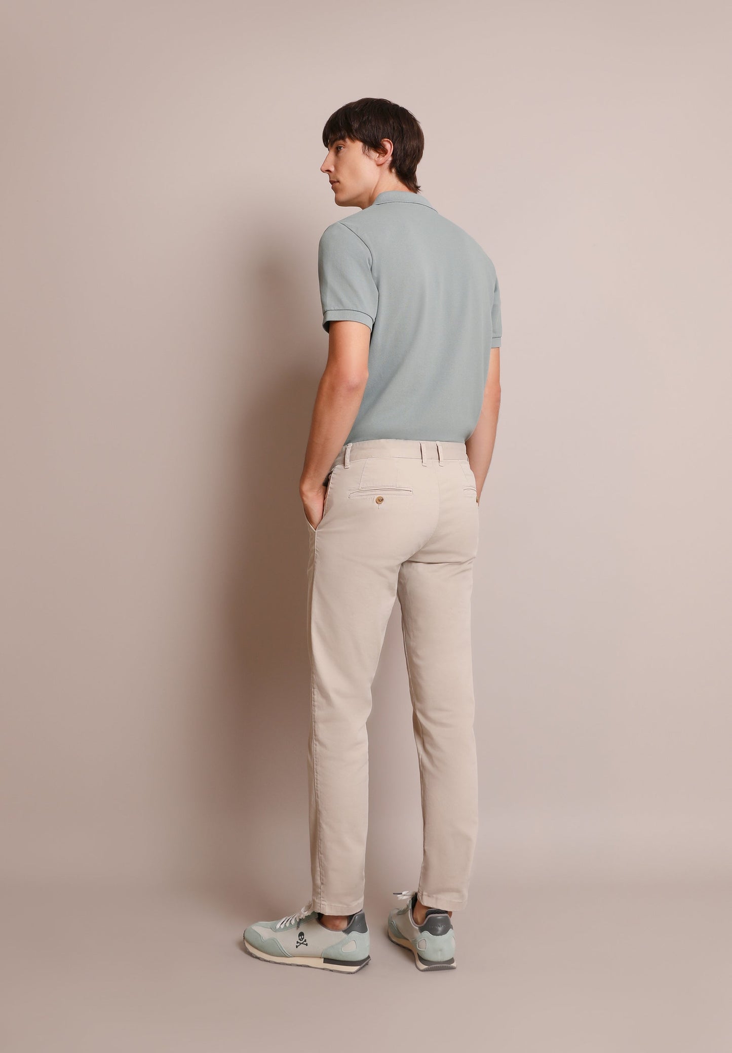 PANTALÓN CHINO PINZAS