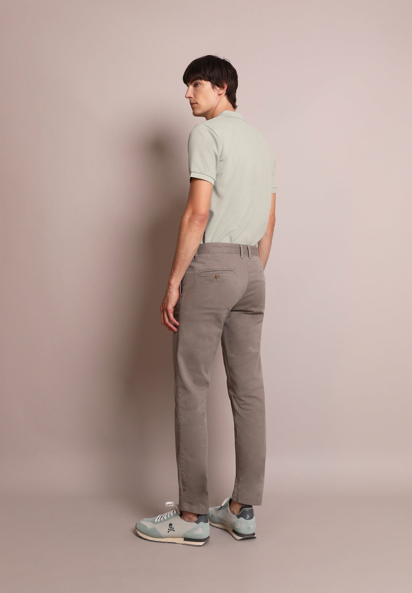 PANTALÓN CHINO PINZAS