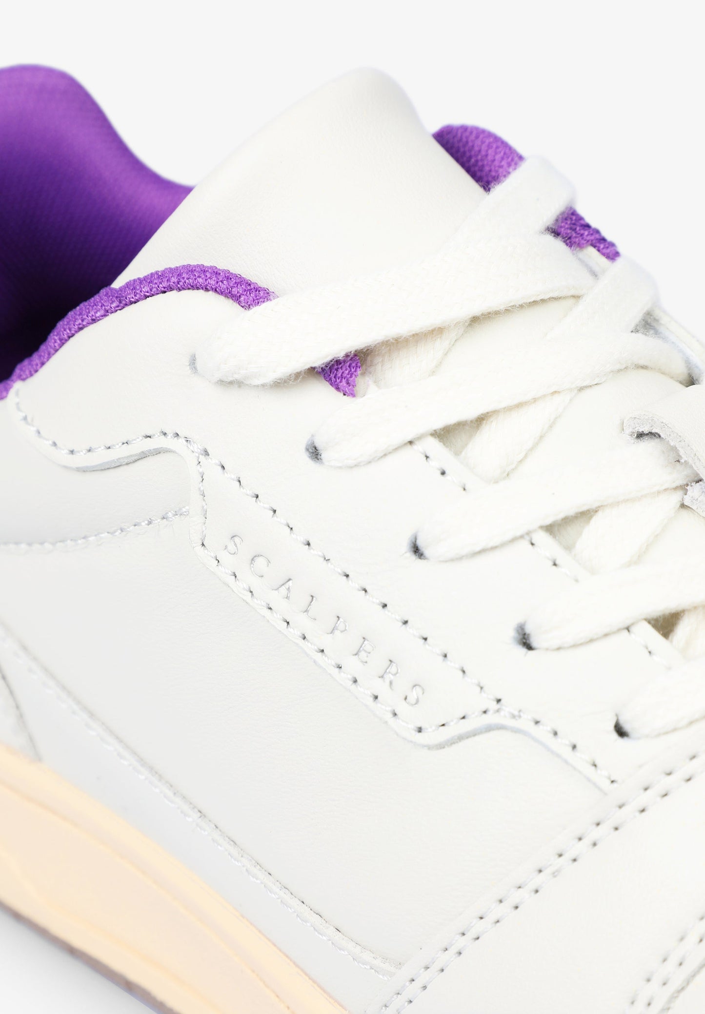 SNEAKERS DETALLE TALÓN