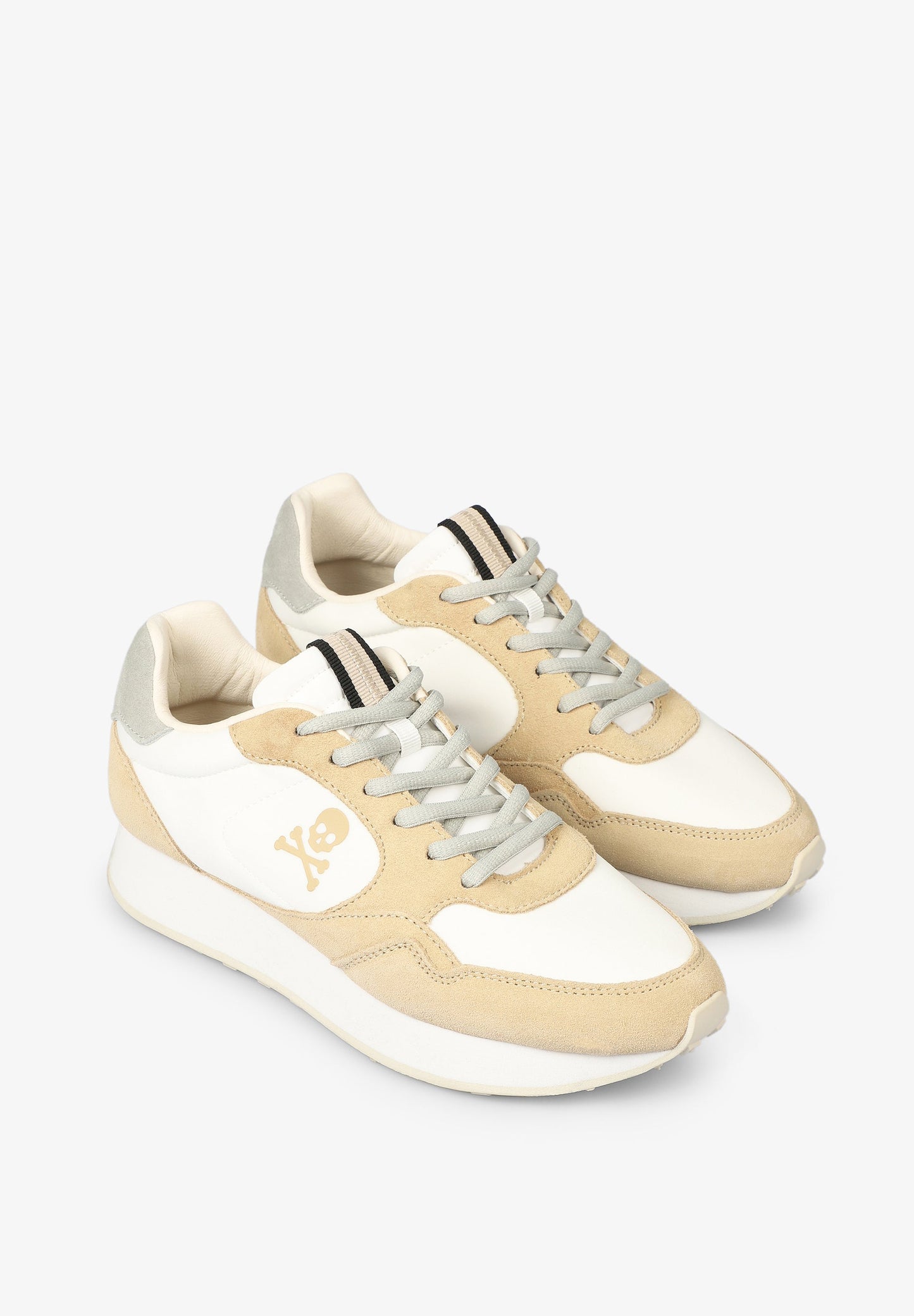 SNEAKERS METALIZADA SUELA PRONUNCIADA