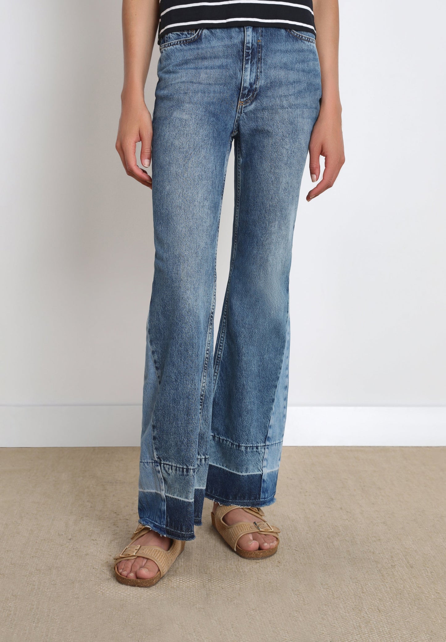JEANS FLARE BAJO PATCH