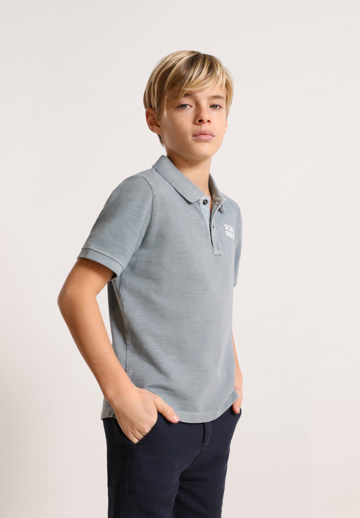 POLO CON CALAVERA TRASERA