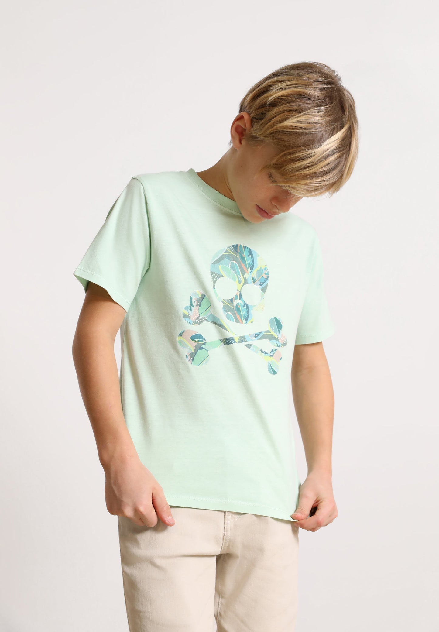CAMISETA CALAVERA HOJAS