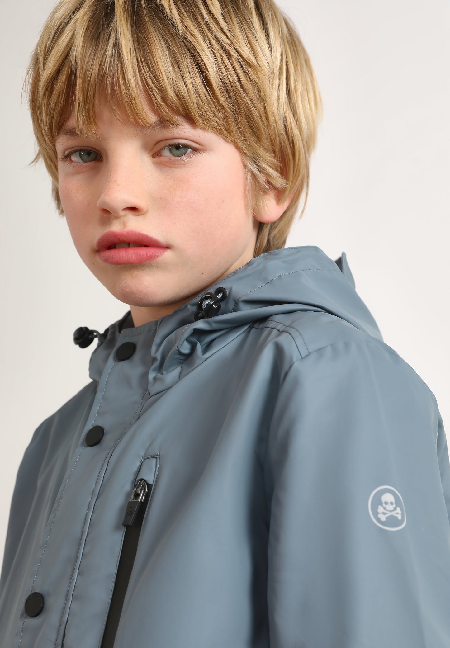 CHAQUETA IMPERMEABLE LIGERA