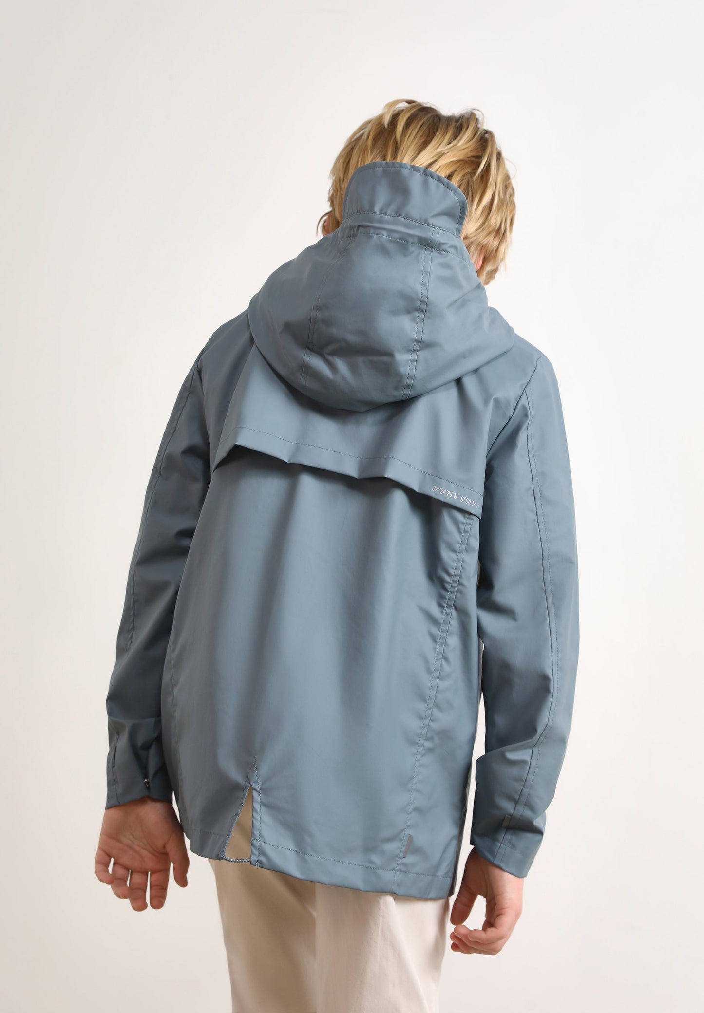 CHAQUETA IMPERMEABLE LIGERA