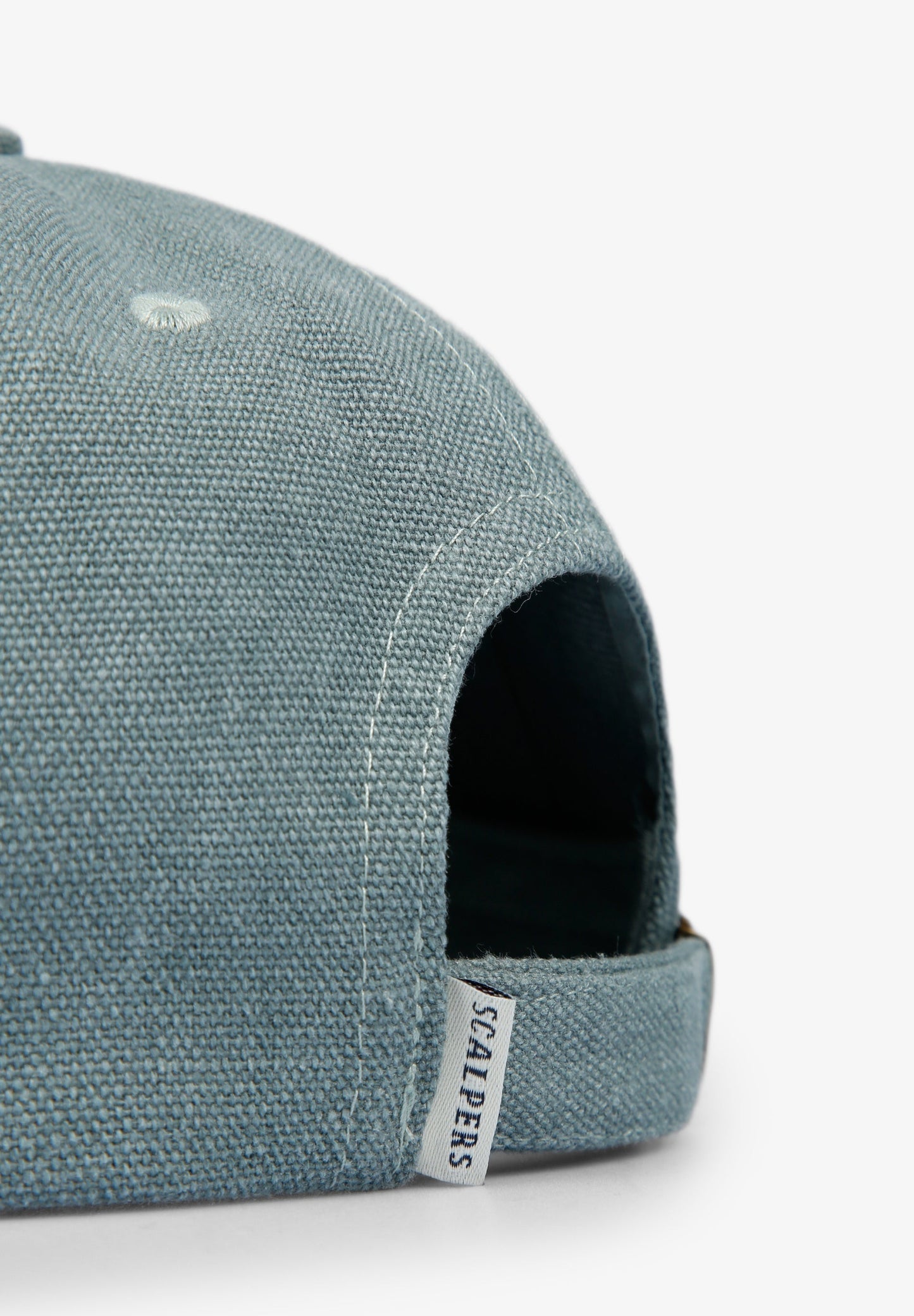 GORRA CALAVERA BORDADA CONTRASTE