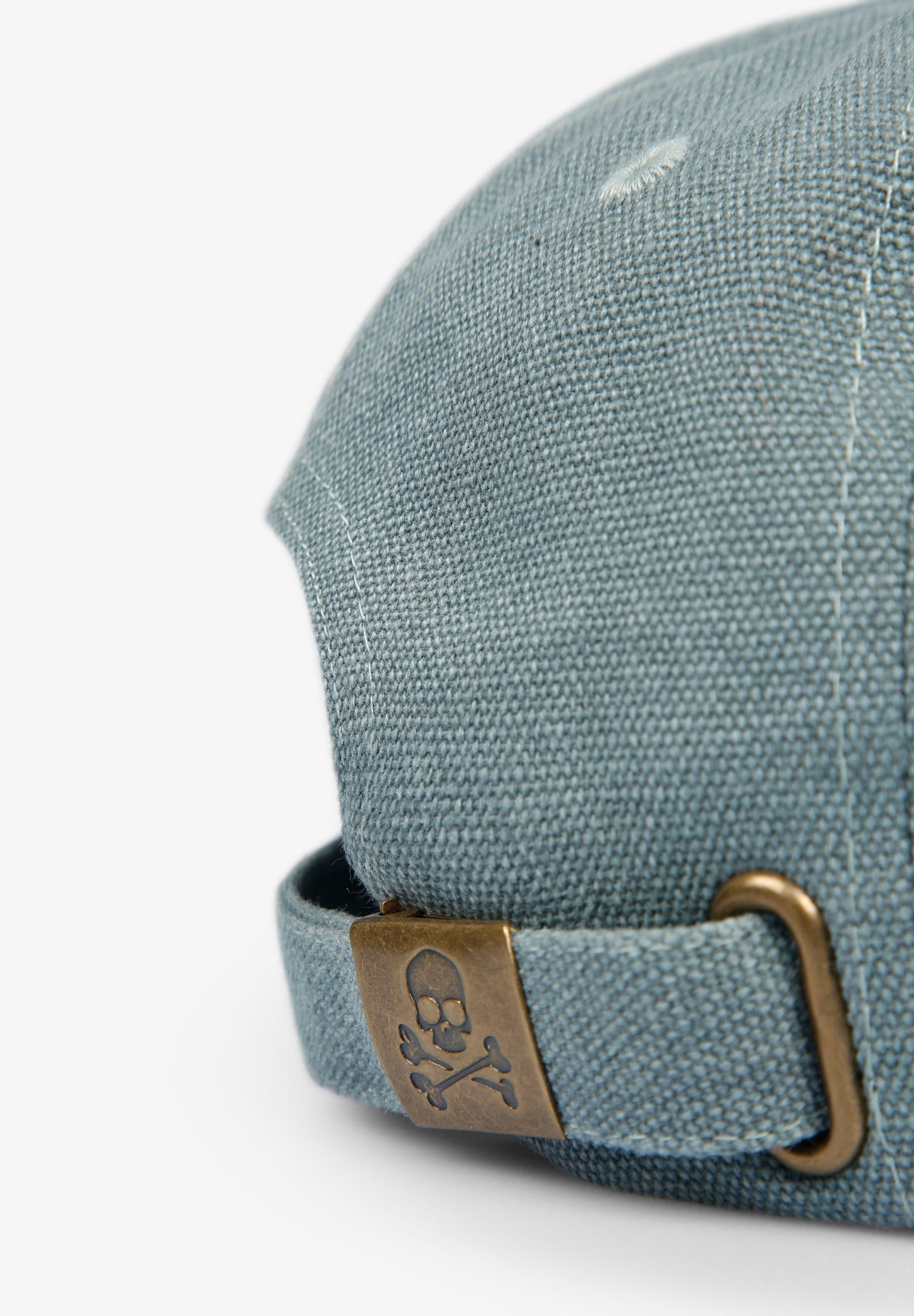 GORRA CALAVERA BORDADA CONTRASTE