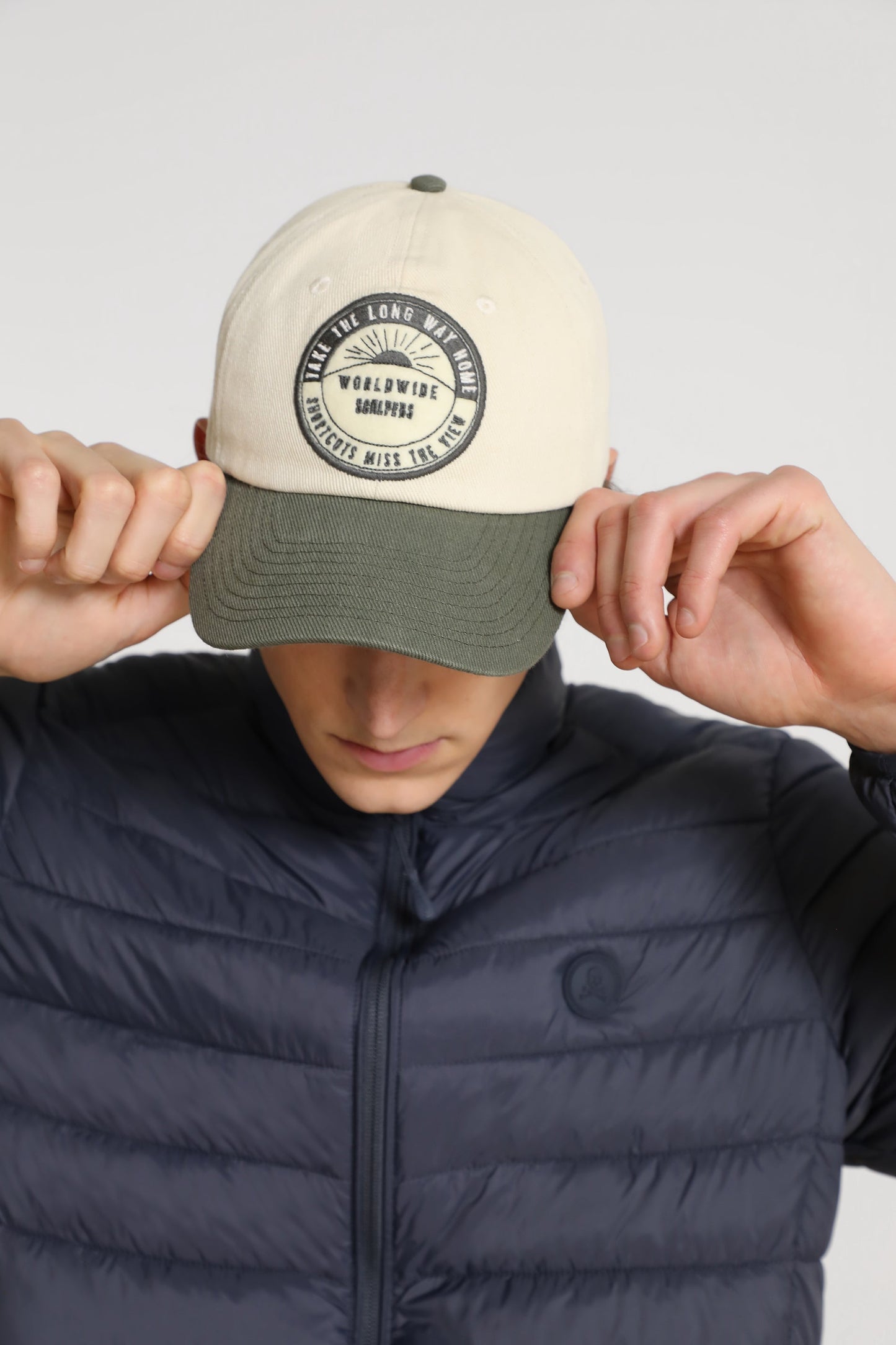 GORRA BICOLOR BORDADO