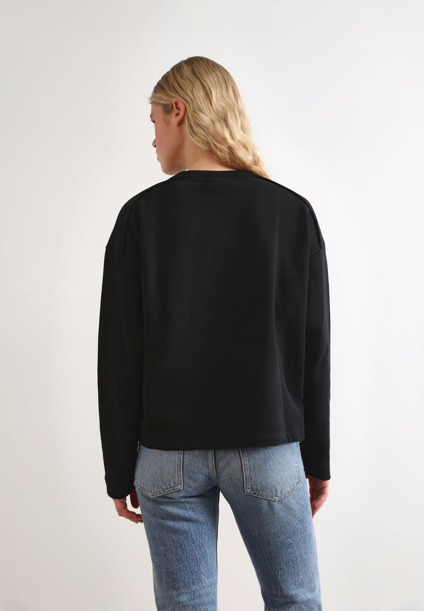 SUDADERA PARCHE BORDADO FRONTAL