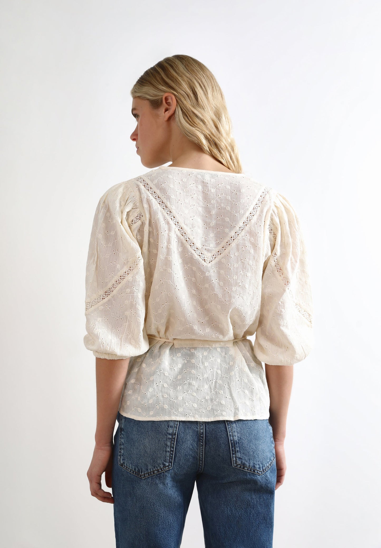 BLUSA CALADOS