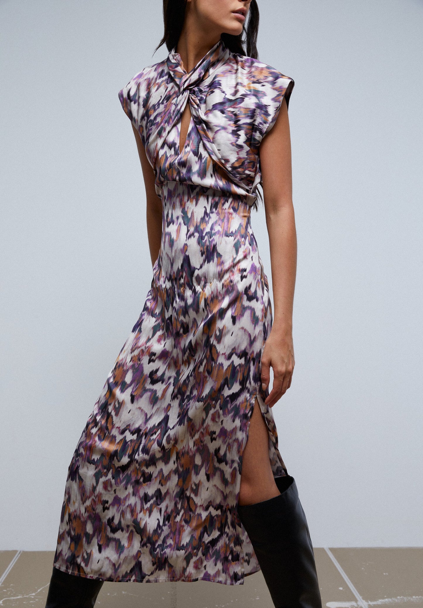 VESTIDO PRINT ESCOTE NUDO
