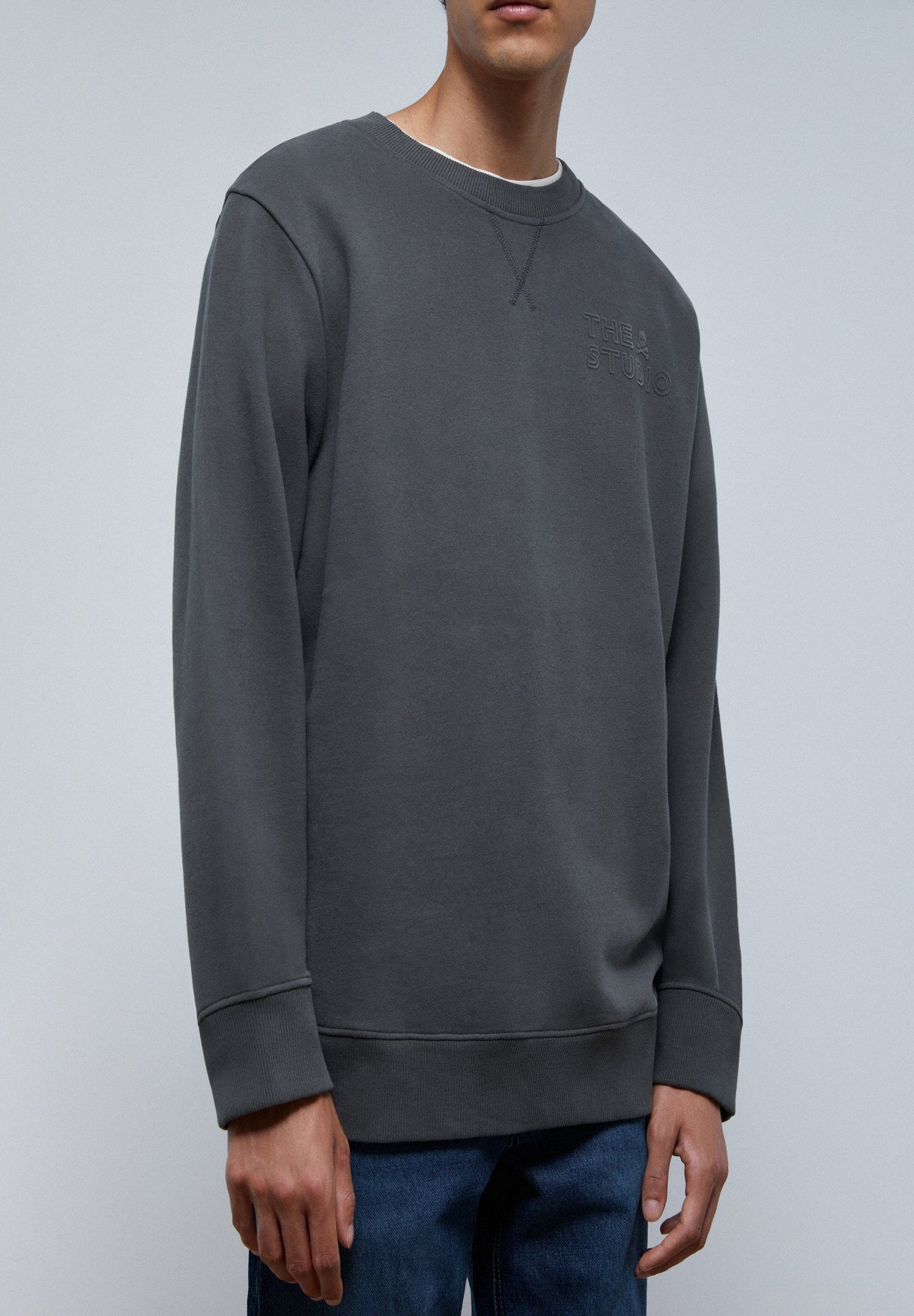 STUDIO SWEATER