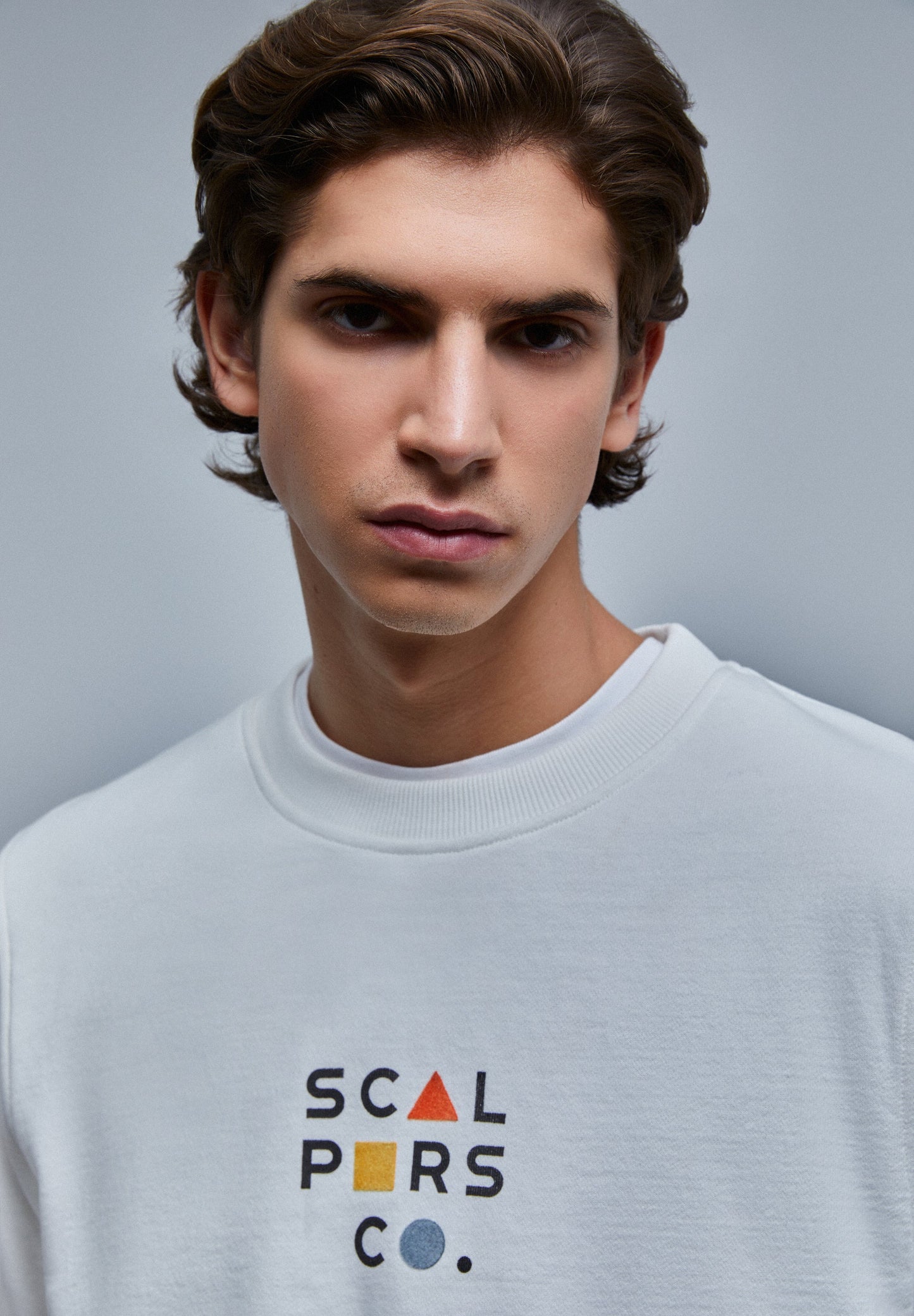 SUDADERA LOGO FRONTAL FLOCADO