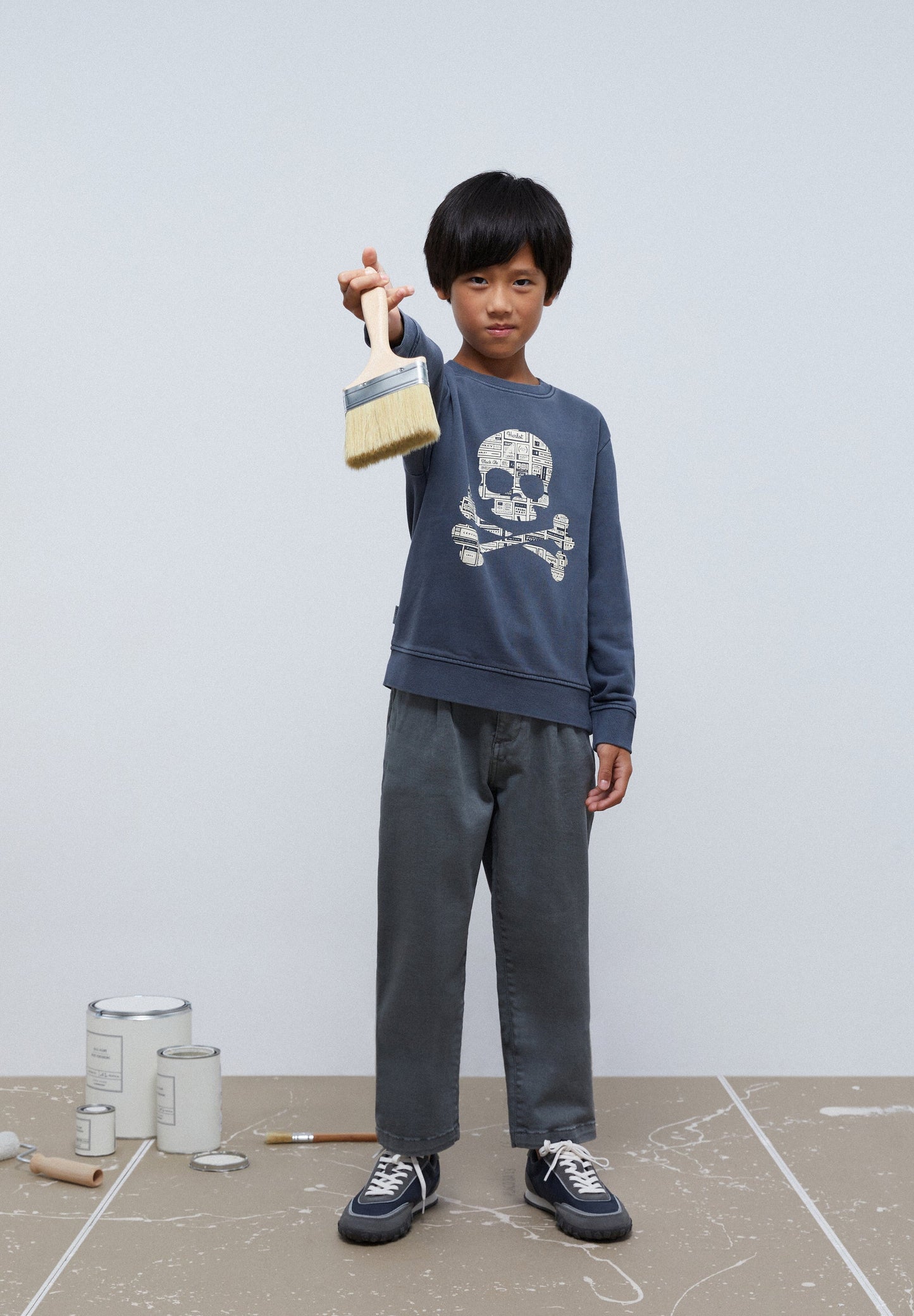 SUDADERA CALAVERA TEXTO PERIÓDICO
