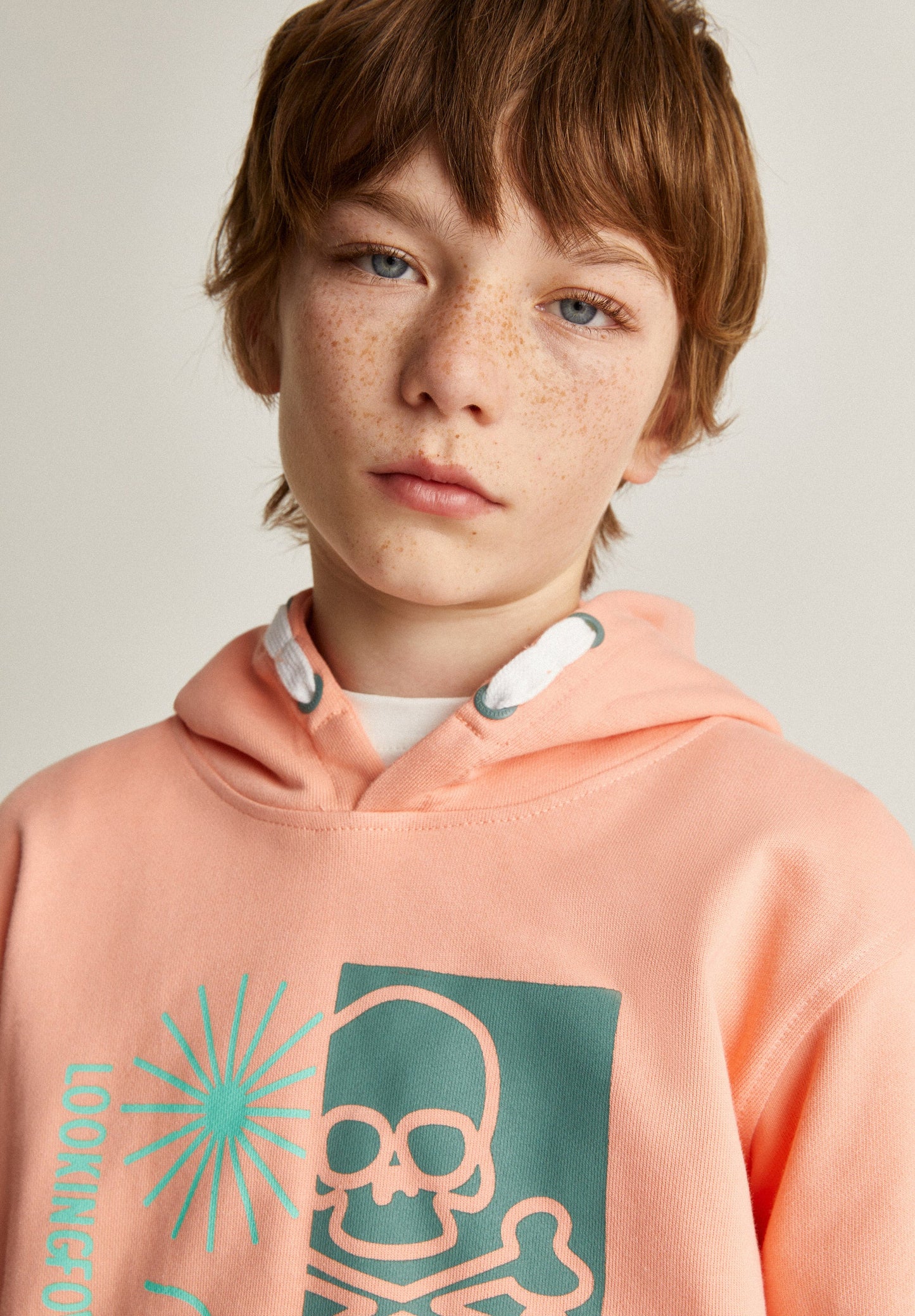 SUDADERA CAPUCHA PRINT DELANTERO