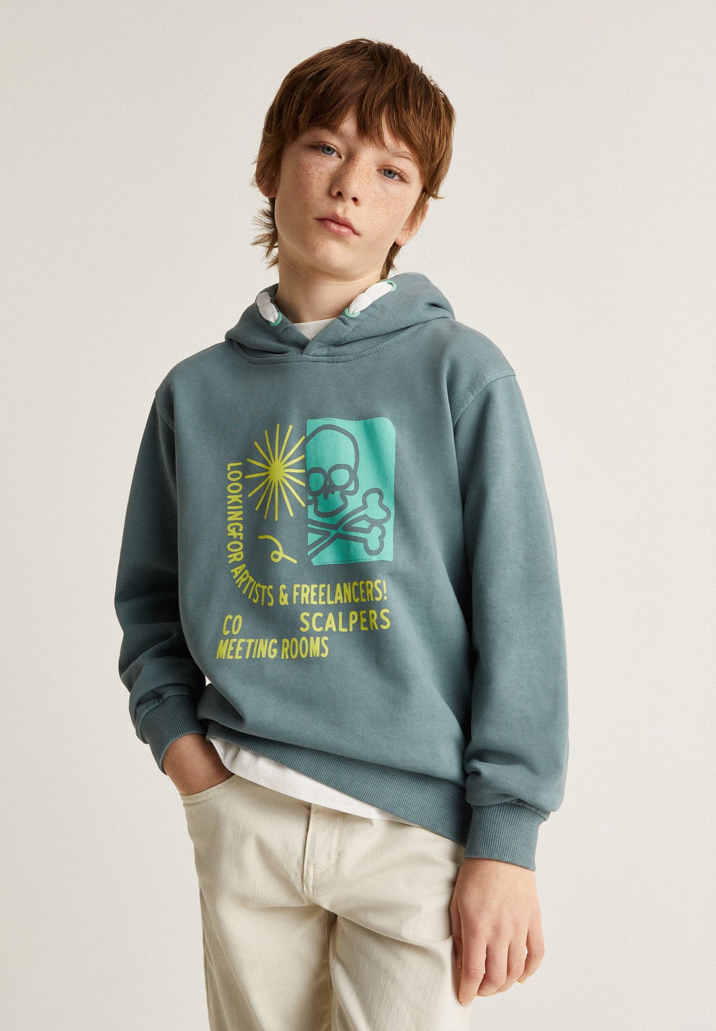 SUDADERA CAPUCHA PRINT DELANTERO
