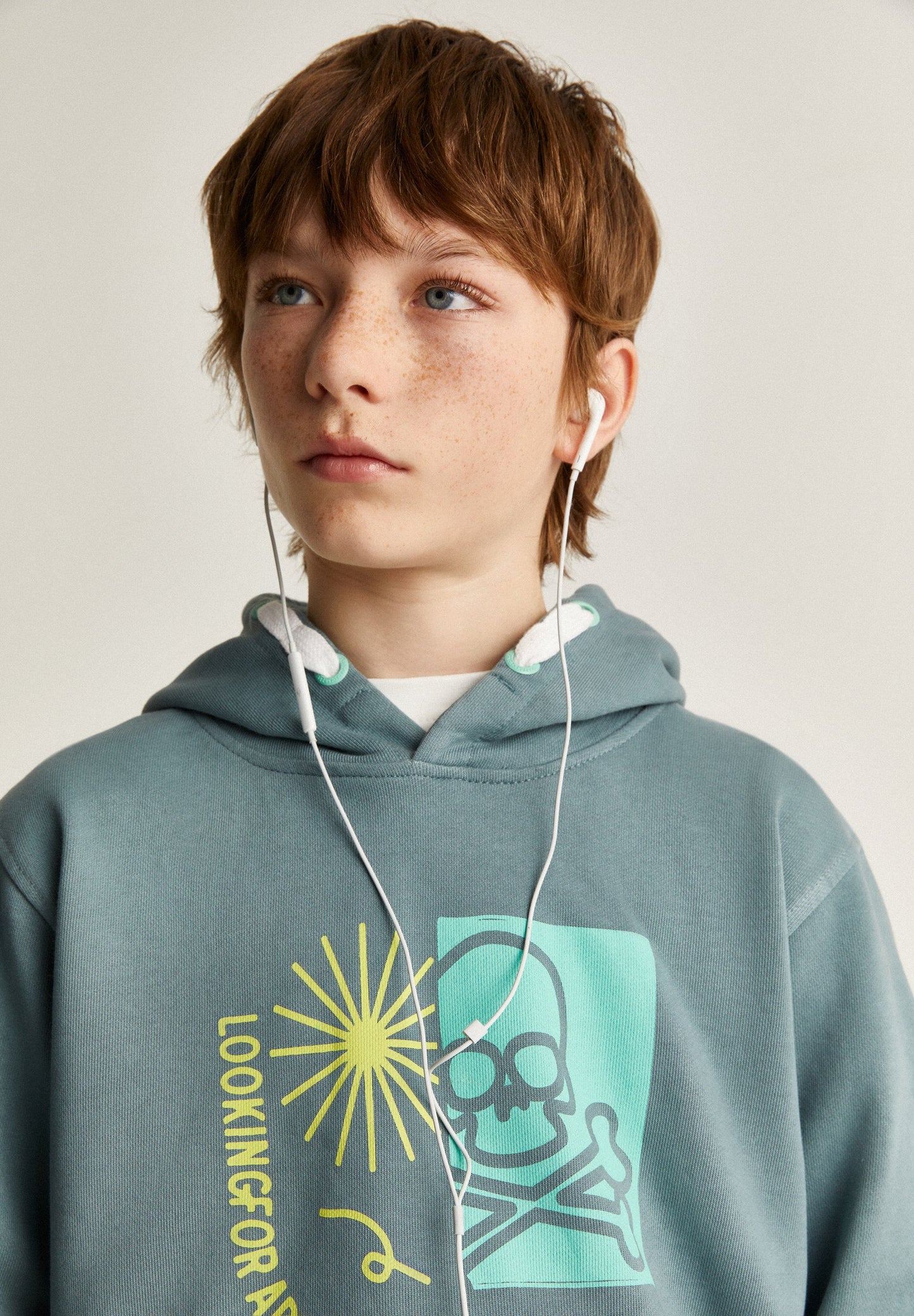 SUDADERA CAPUCHA PRINT DELANTERO