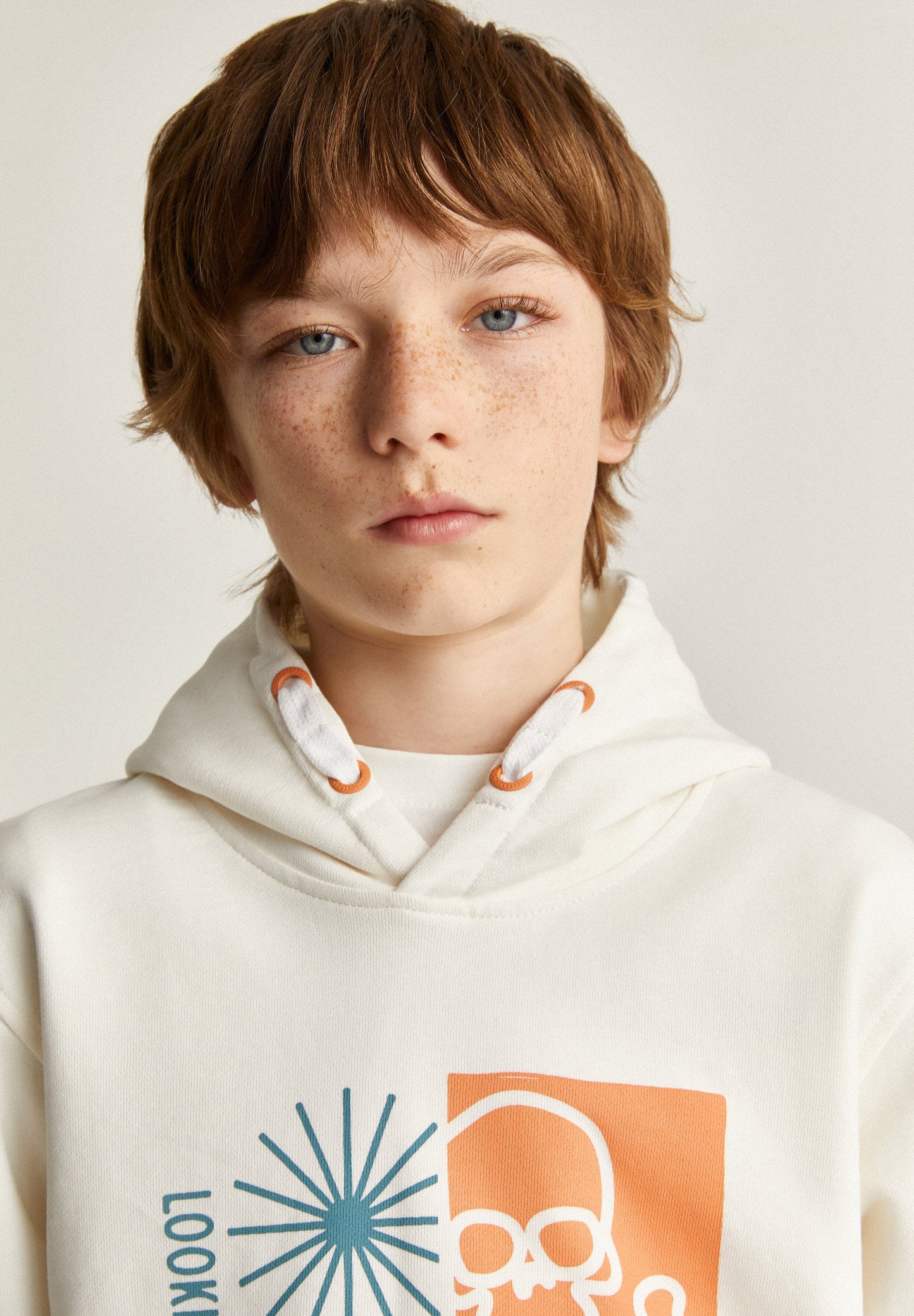 SUDADERA CAPUCHA PRINT DELANTERO