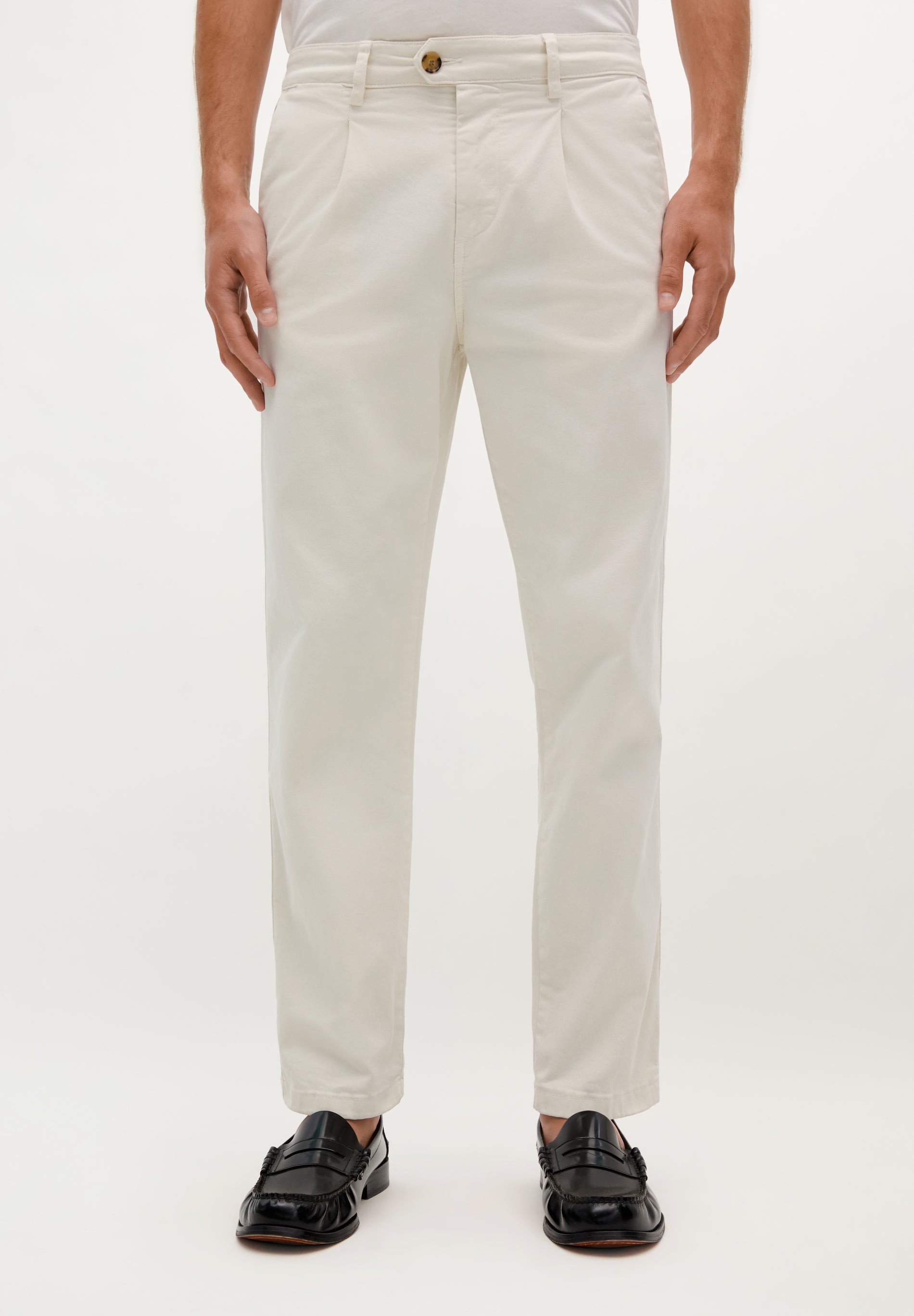 PANTALÓN CHINO PINZAS RELAXED