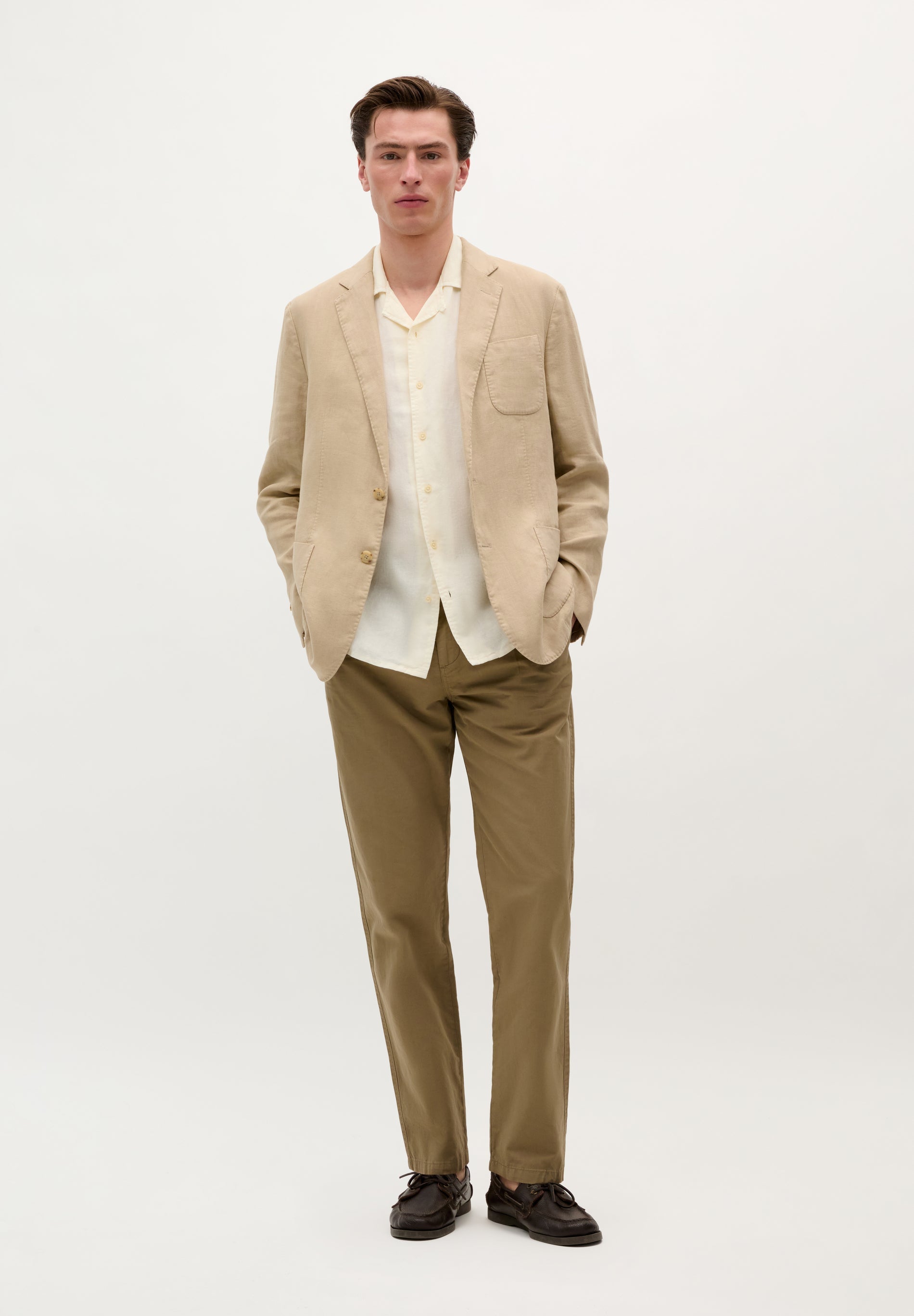 PANTALÓN CHINO PINZAS