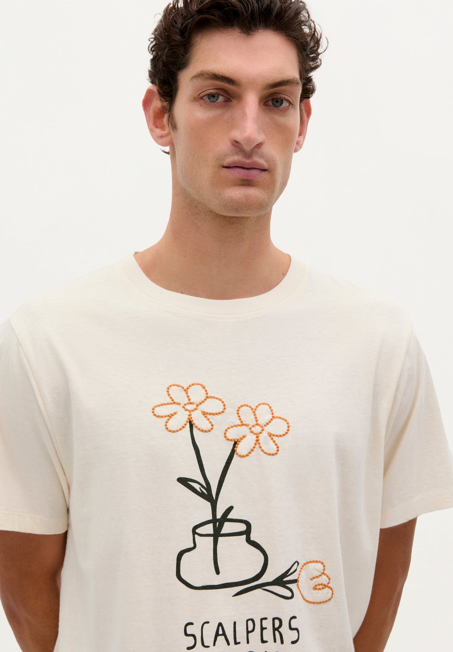 CAMISETA BLOOM BORDADA