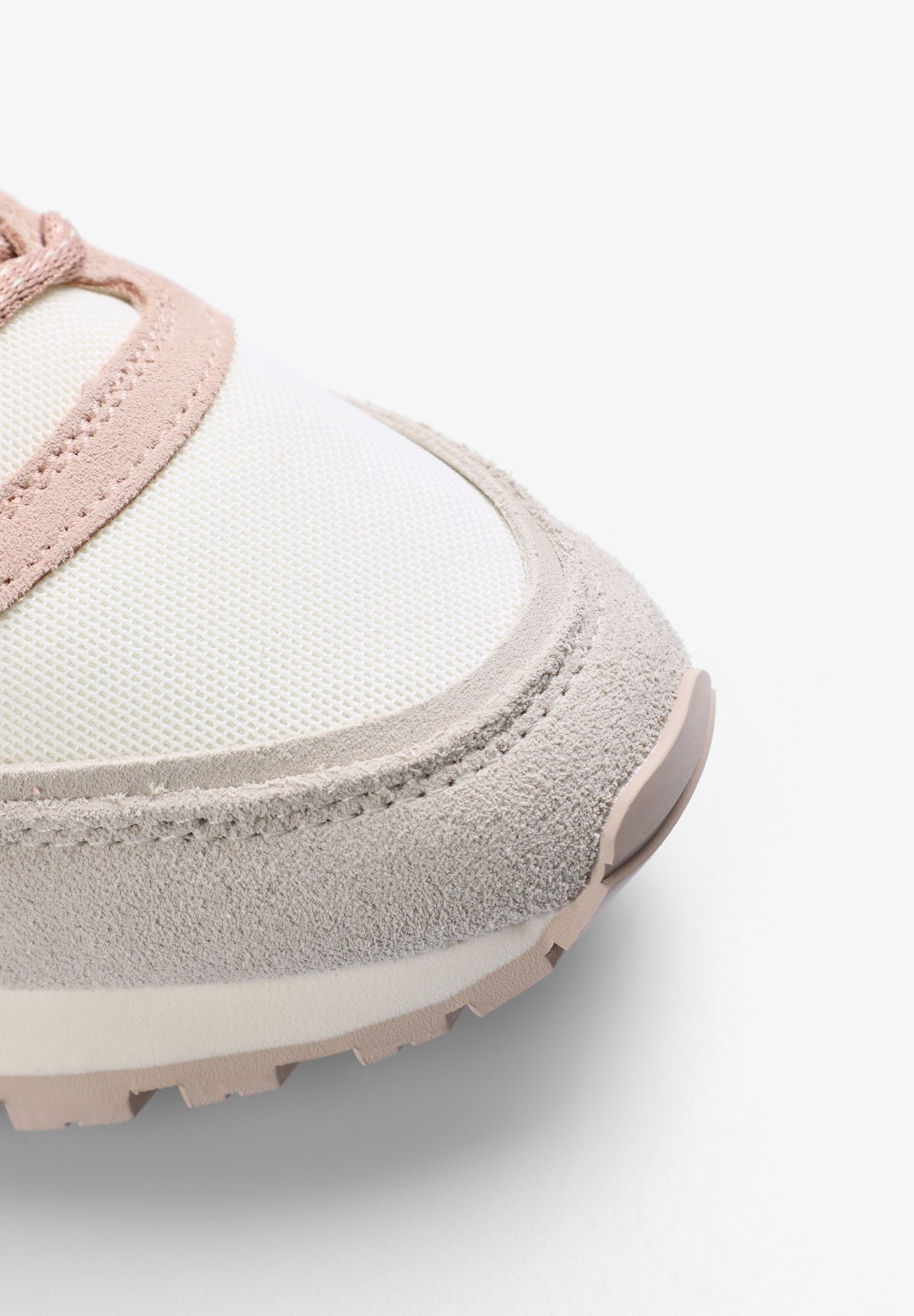 SNEAKERS CALAVERA SUELA PRONUNCIADA