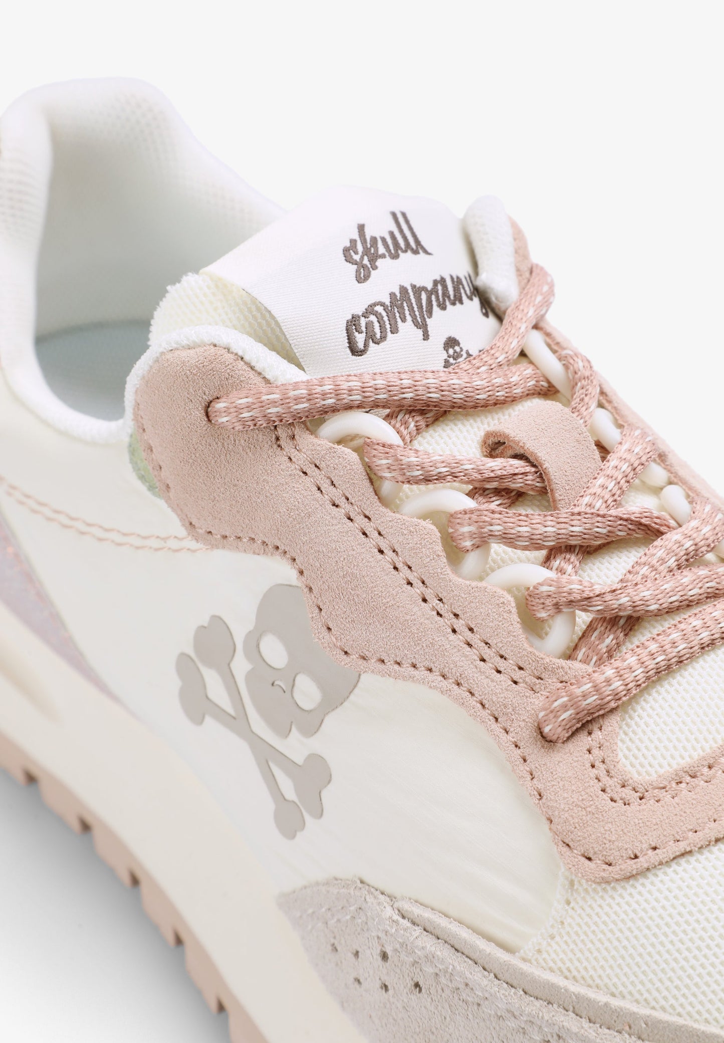 SNEAKERS CALAVERA SUELA PRONUNCIADA