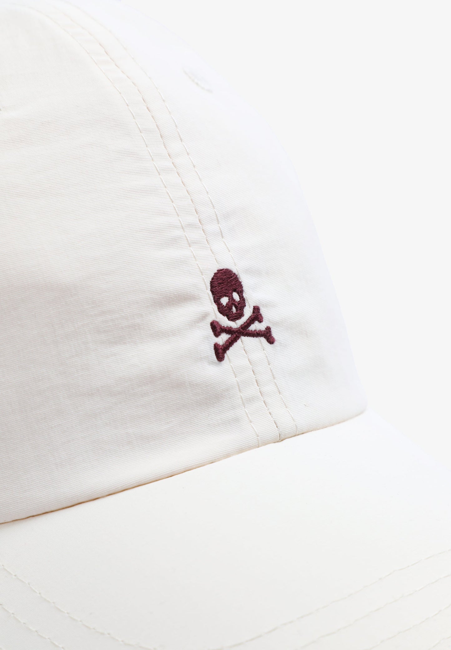 GORRA CALAVERA BORDADA CONTRASTE