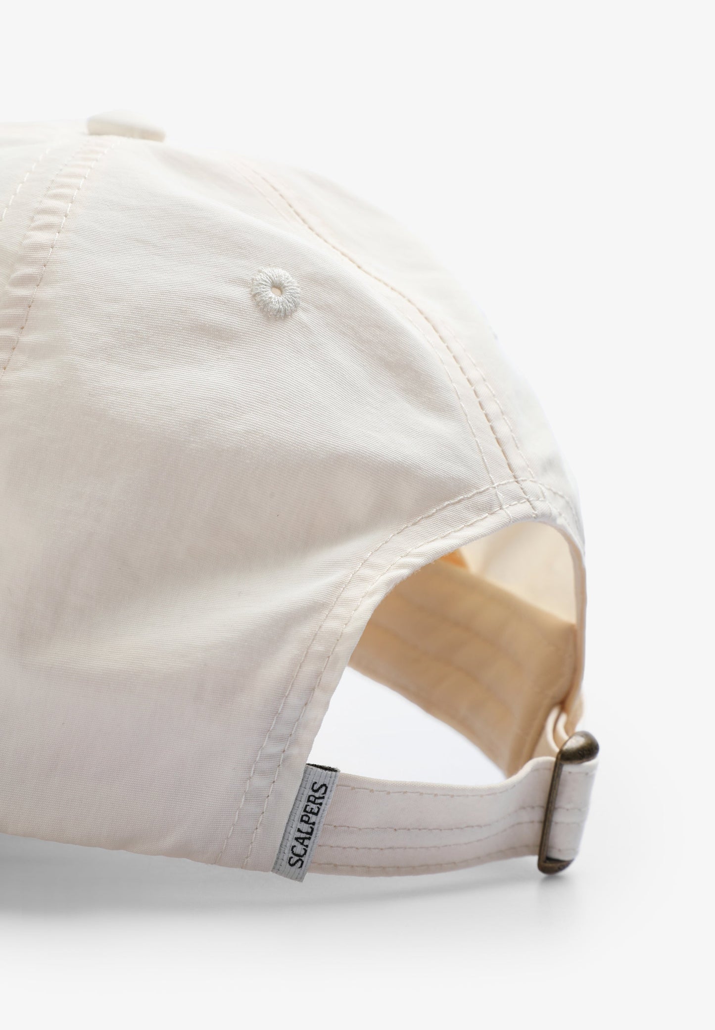 GORRA CALAVERA BORDADA CONTRASTE