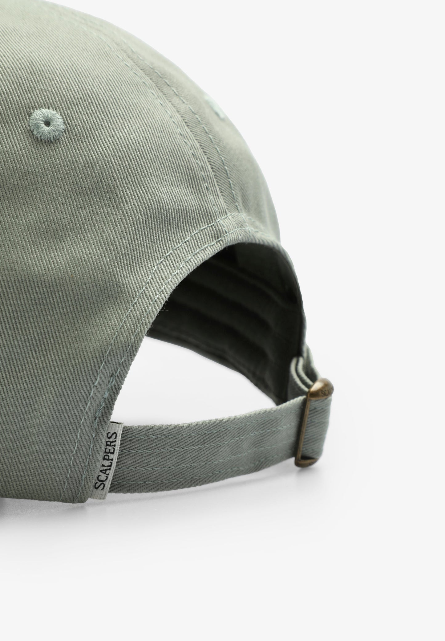 GORRA CALAVERA BORDADA TONO