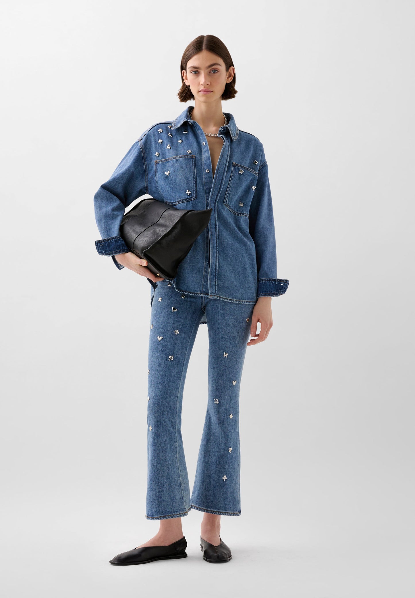 PANTALÓN VAQUERO TACHUELAS