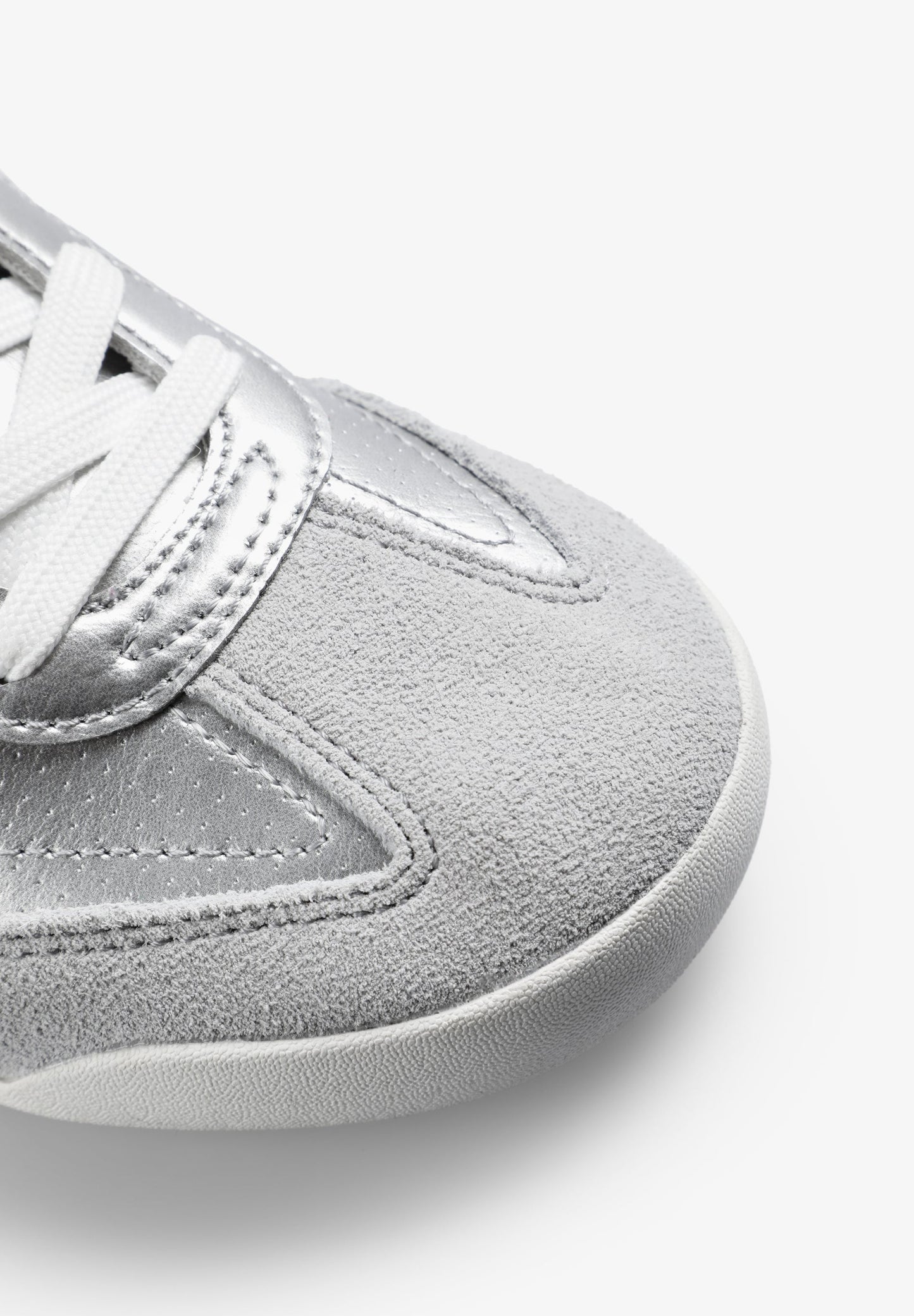 SNEAKERS BAJAS METALIZADAS