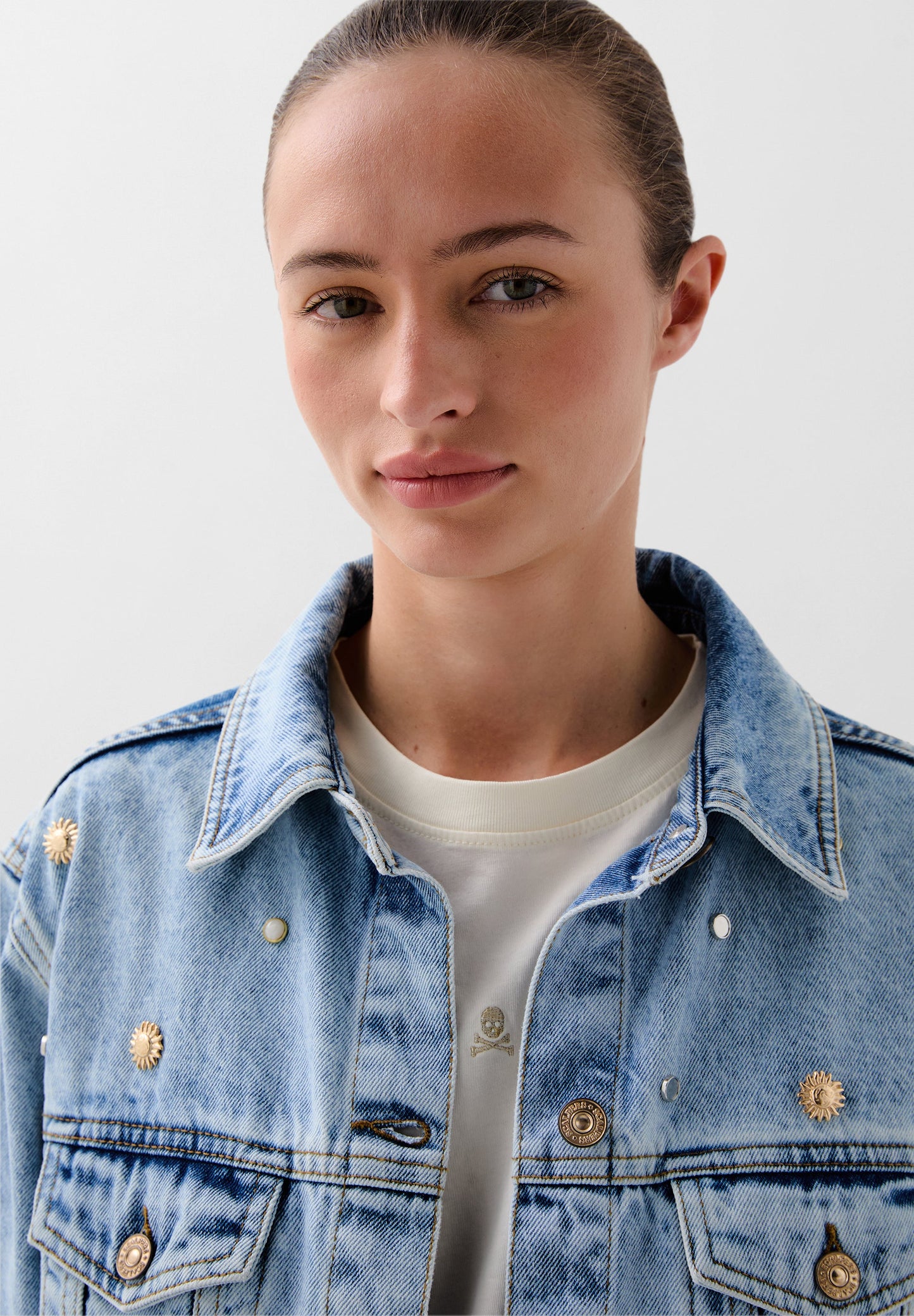 CAZADORA DENIM TACHUELAS