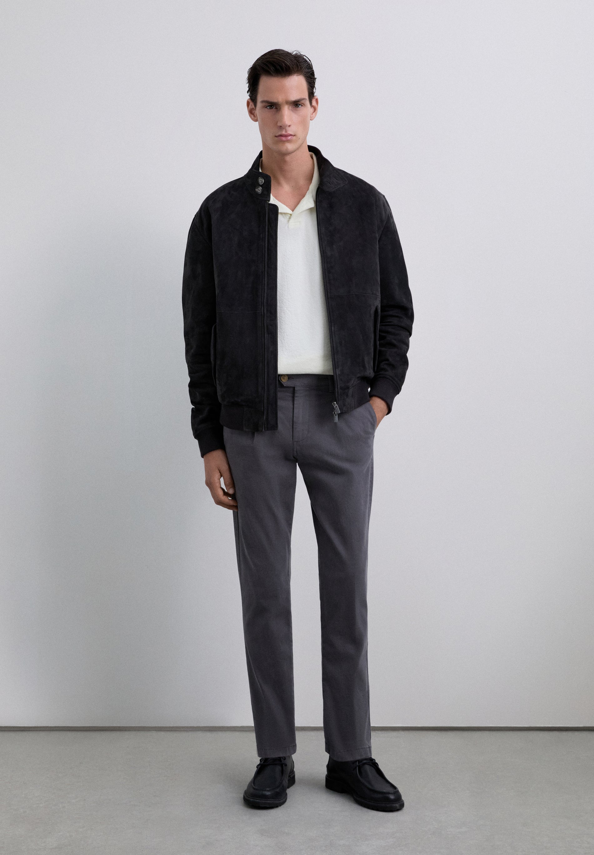 PANTALÓN CHINO PINZAS