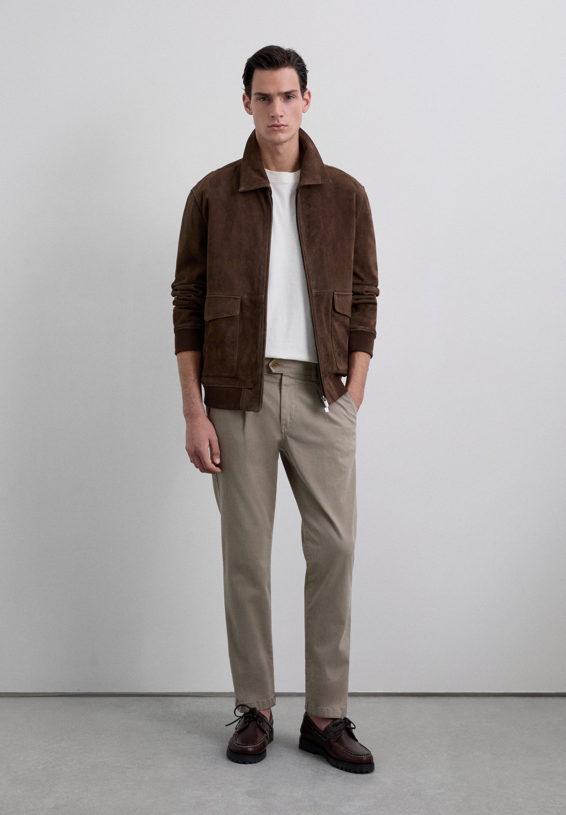 PANTALÓN CHINO PINZAS