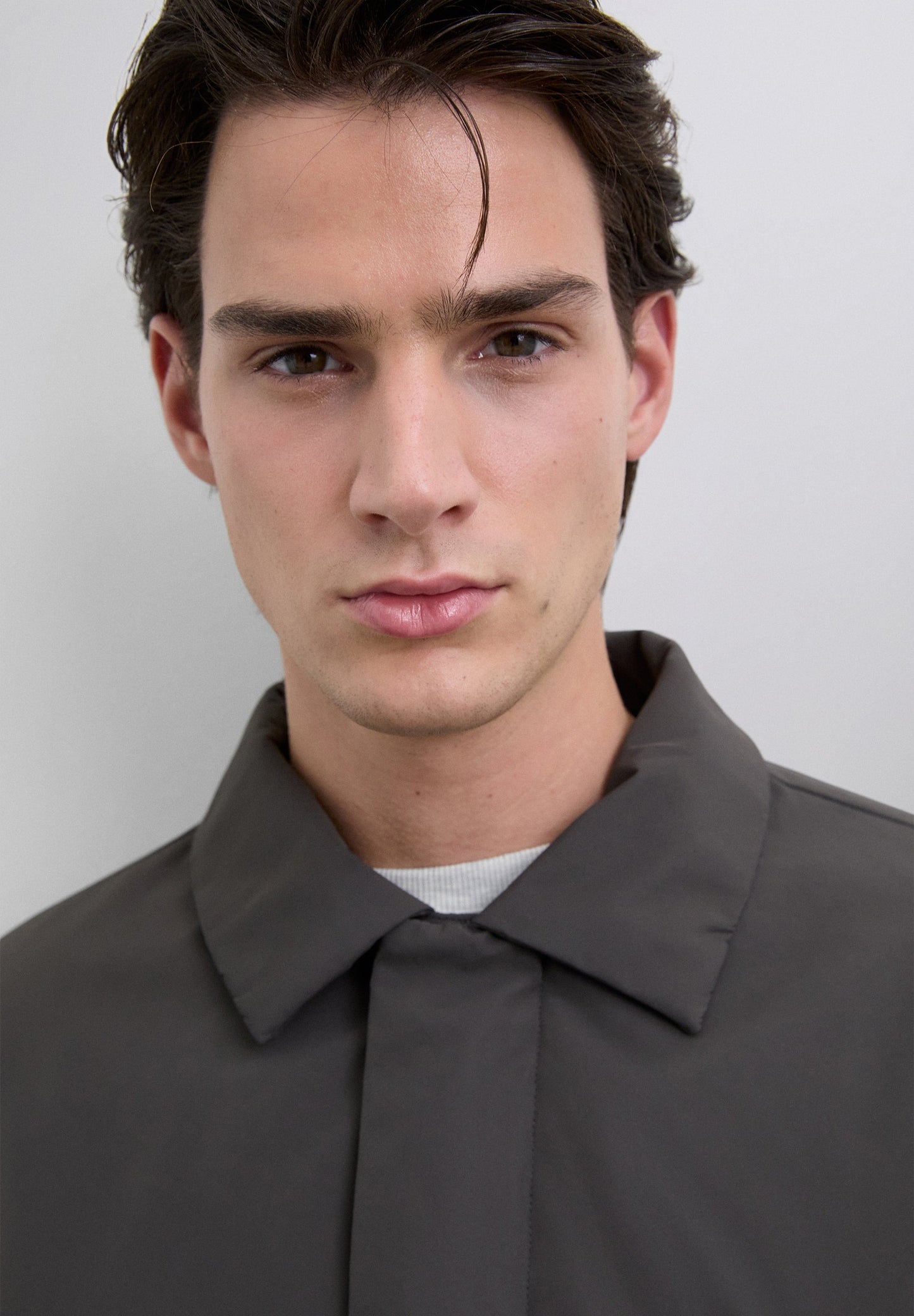 PARKA TÉCNICA BOLSILLOS CAPUCHA