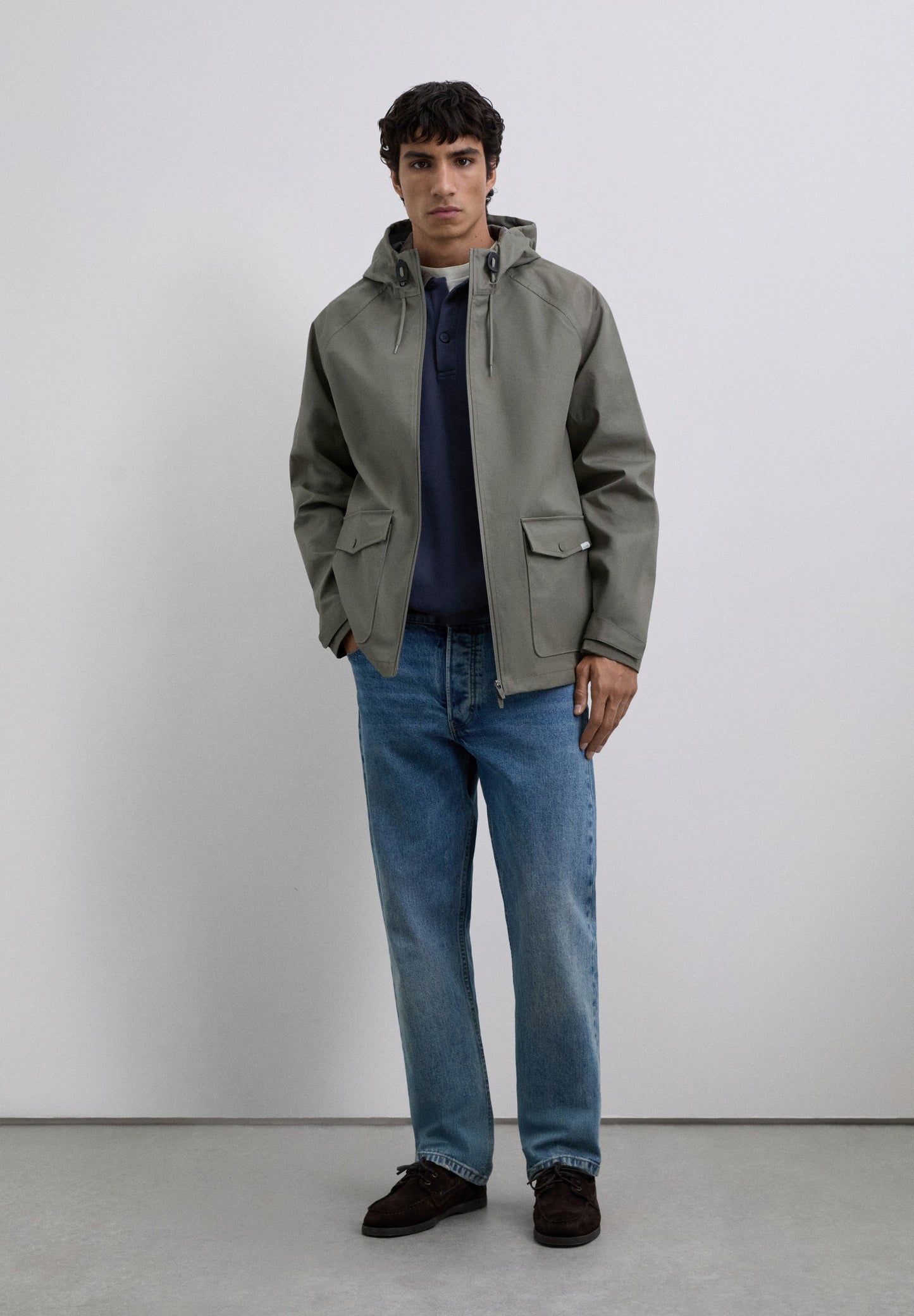 CHAQUETA IMPERMEABLE LOGO