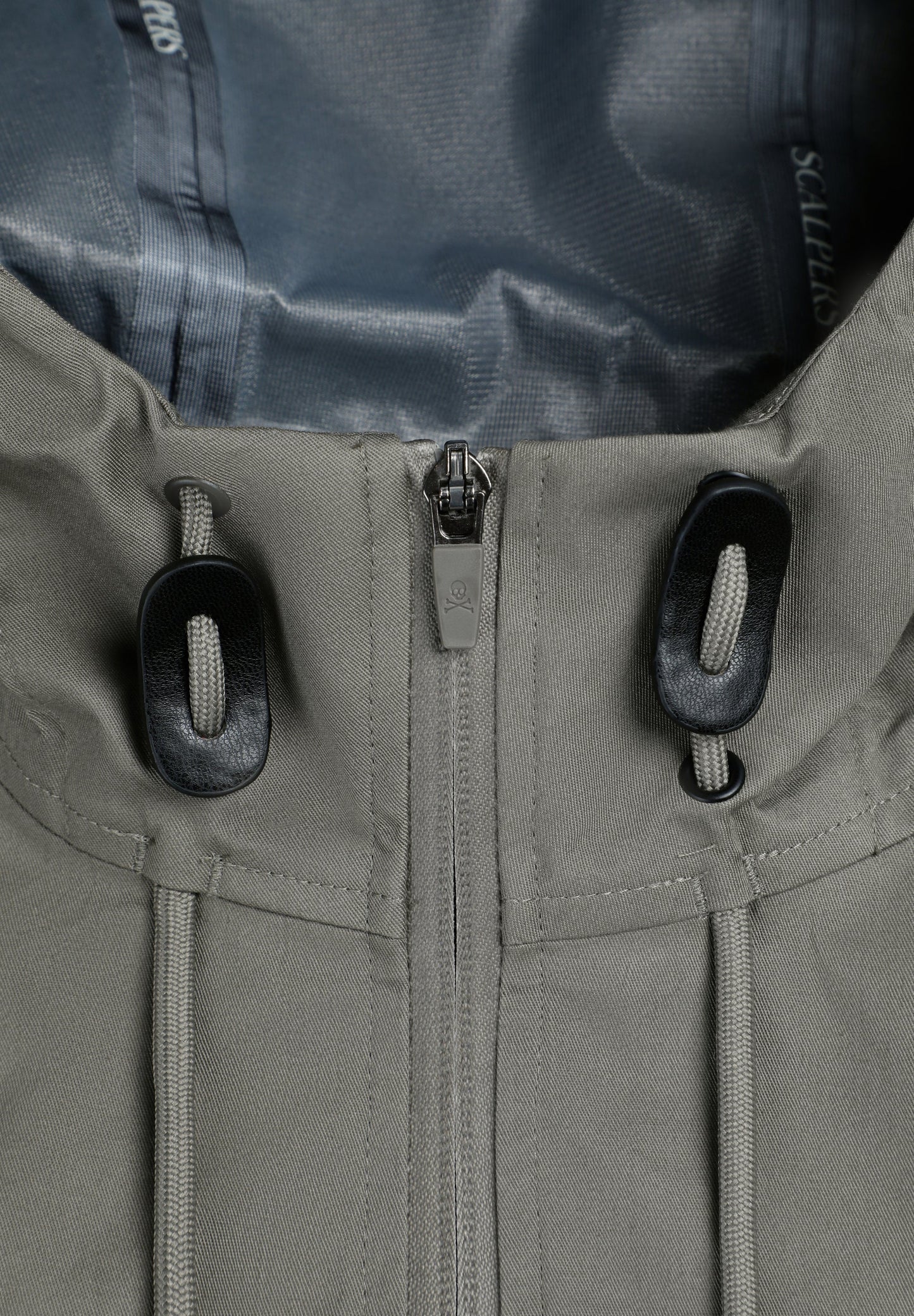 CHAQUETA IMPERMEABLE LOGO