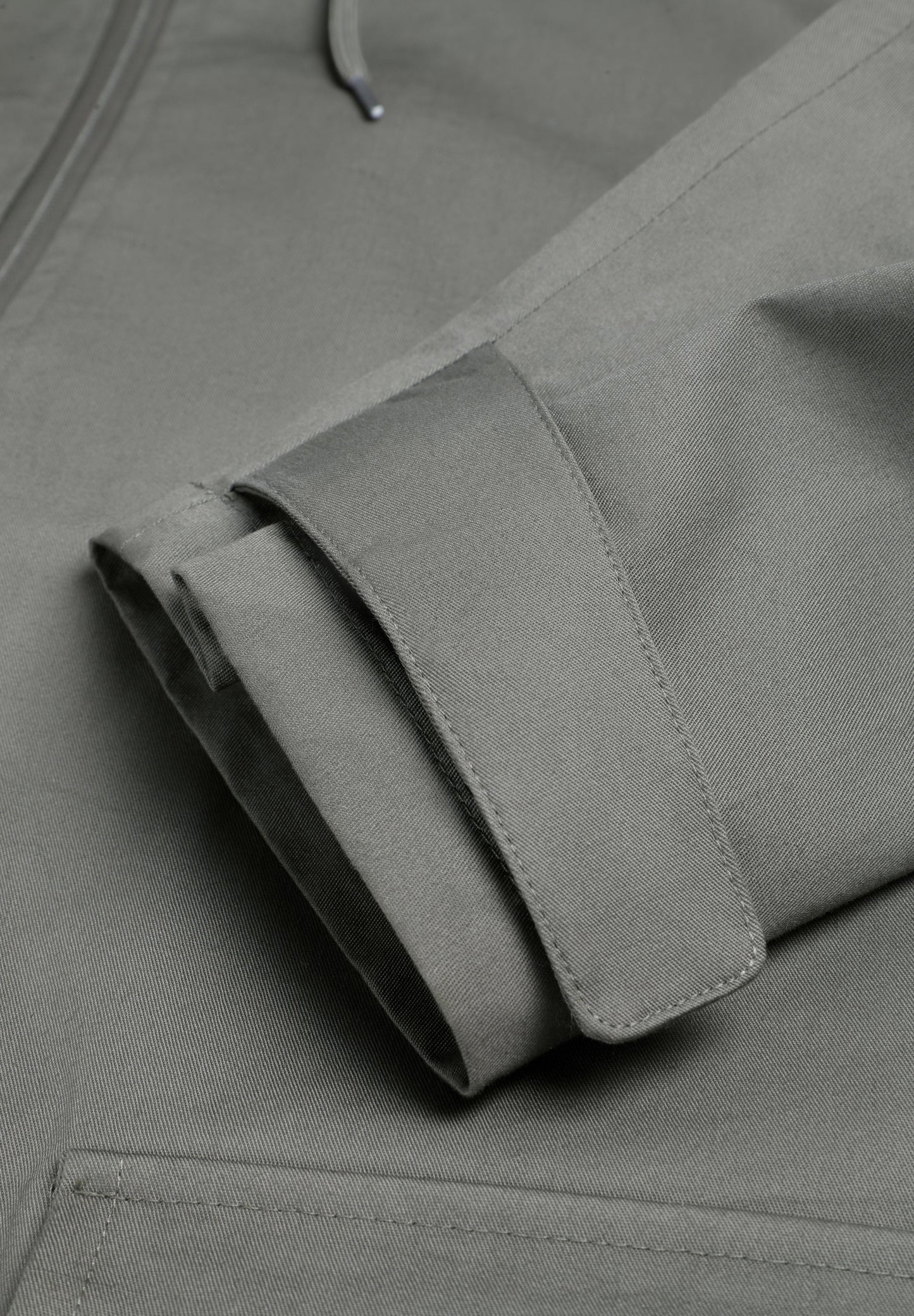 CHAQUETA IMPERMEABLE LOGO