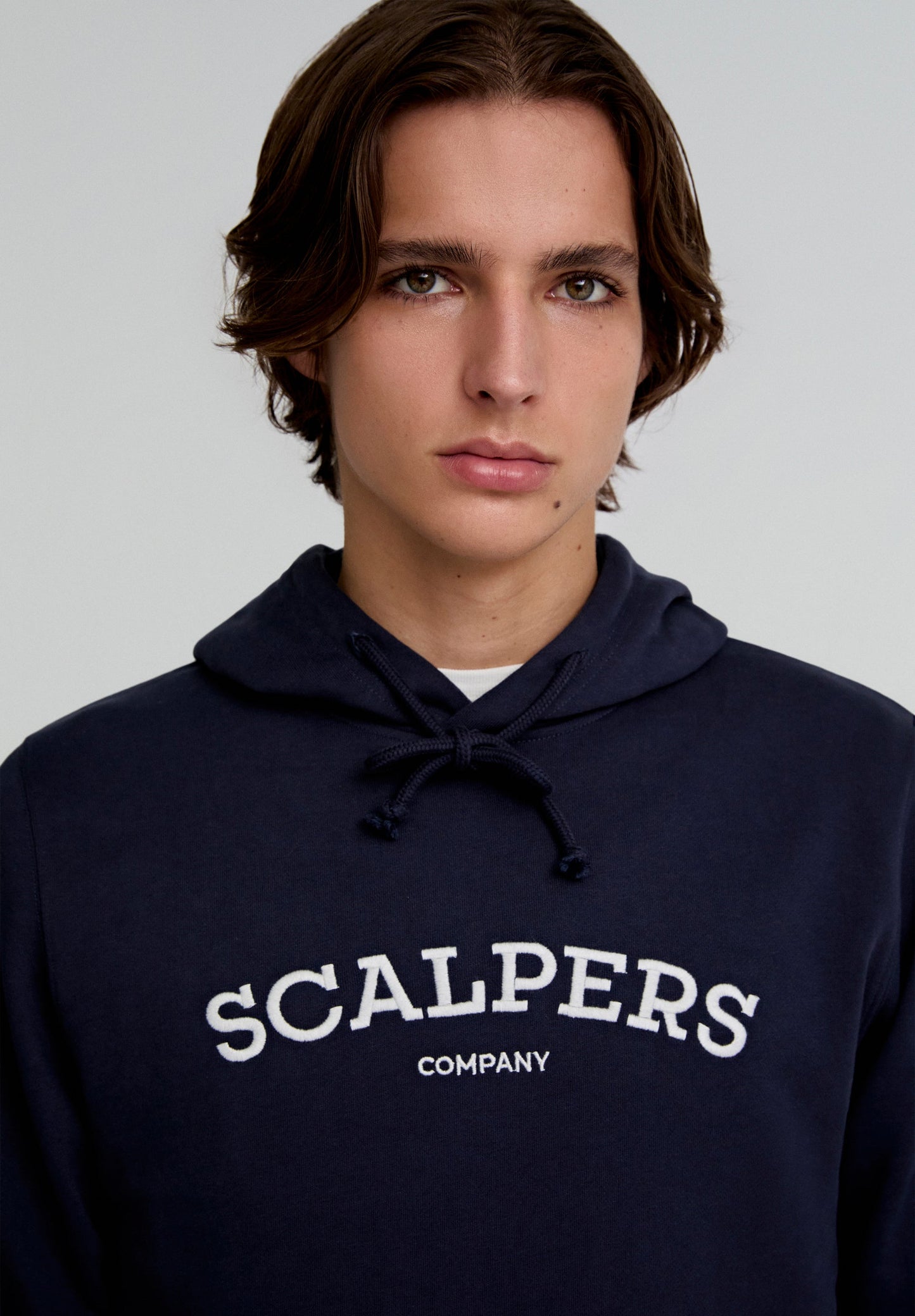 SUDADERA CAPUCHA LOGO FRONTAL