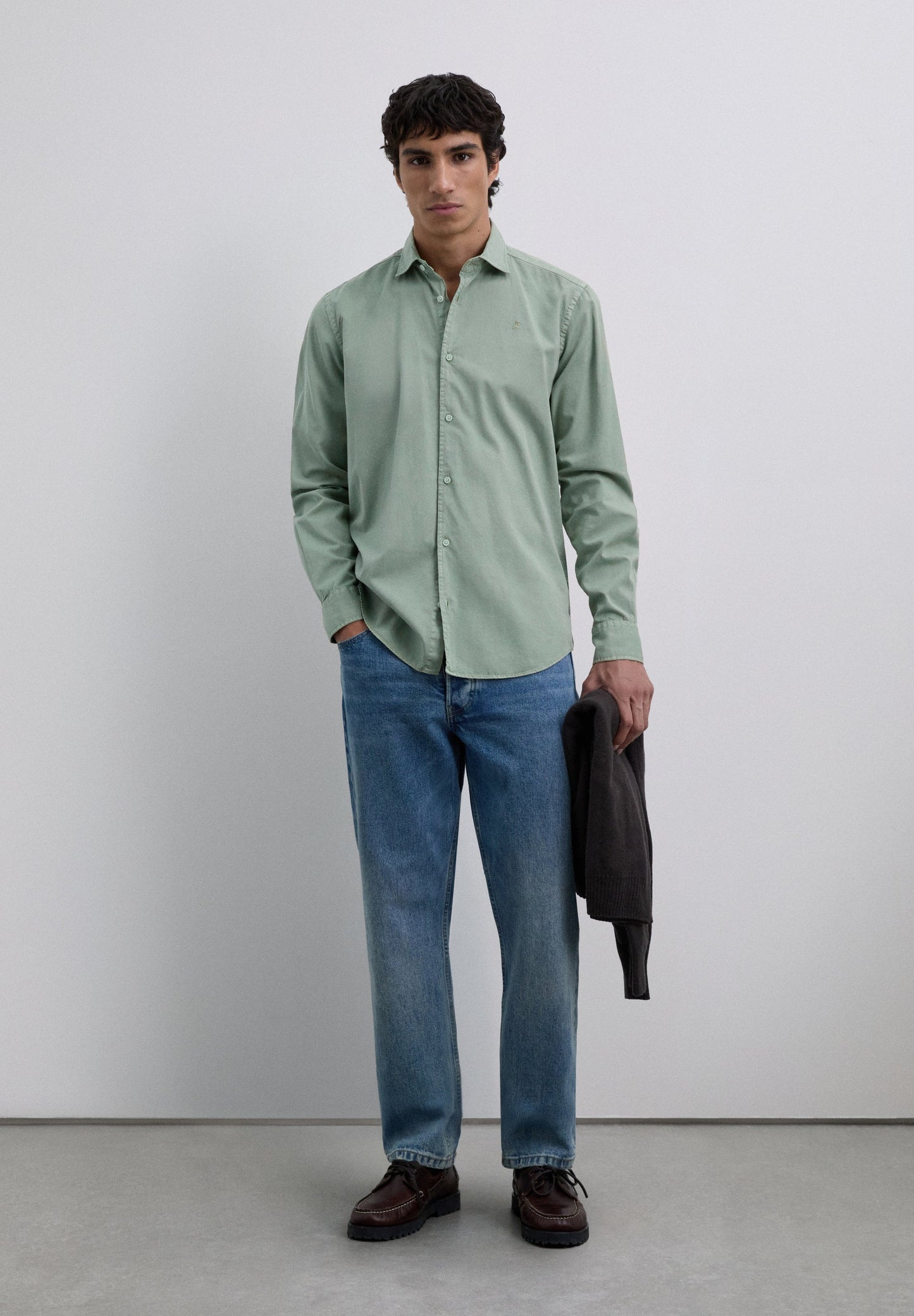 CAMISA REGULAR FIT BORDADA