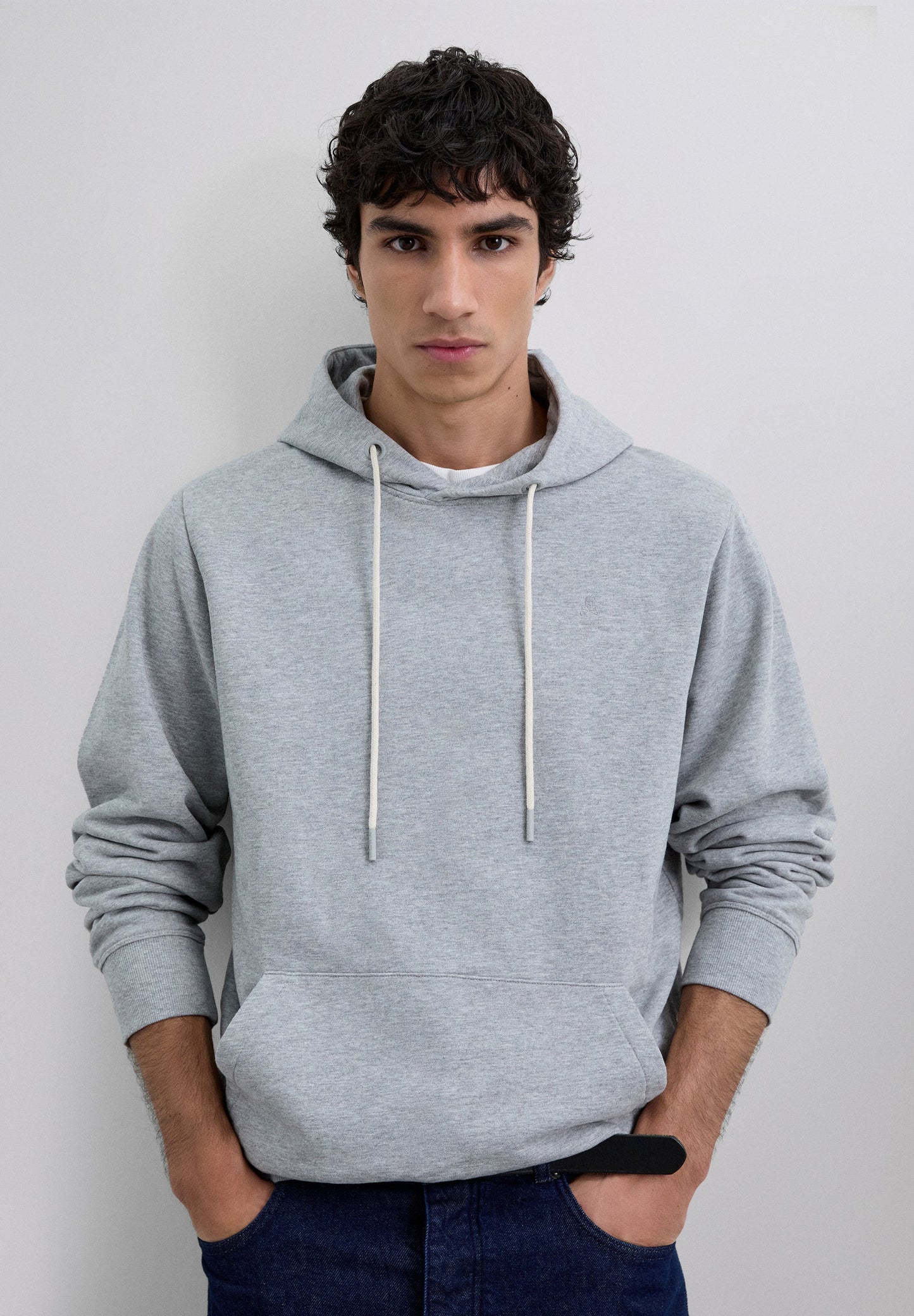 SUDADERA CAPUCHA BÁSICA BORDADA