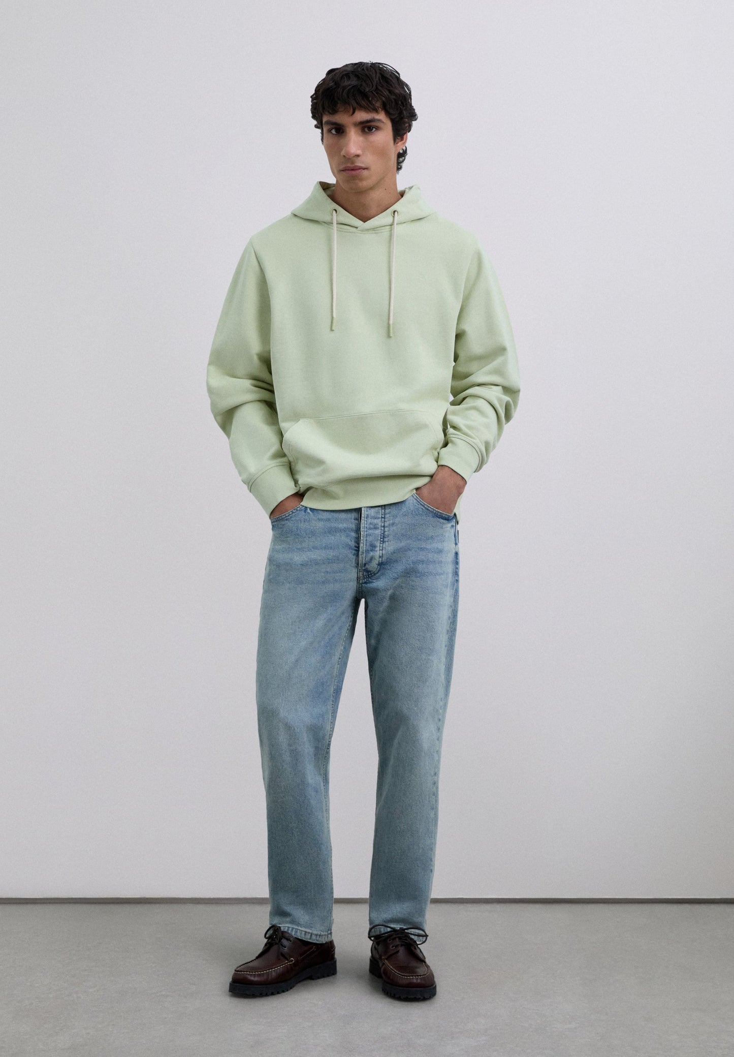 SUDADERA CAPUCHA BÁSICA BORDADA