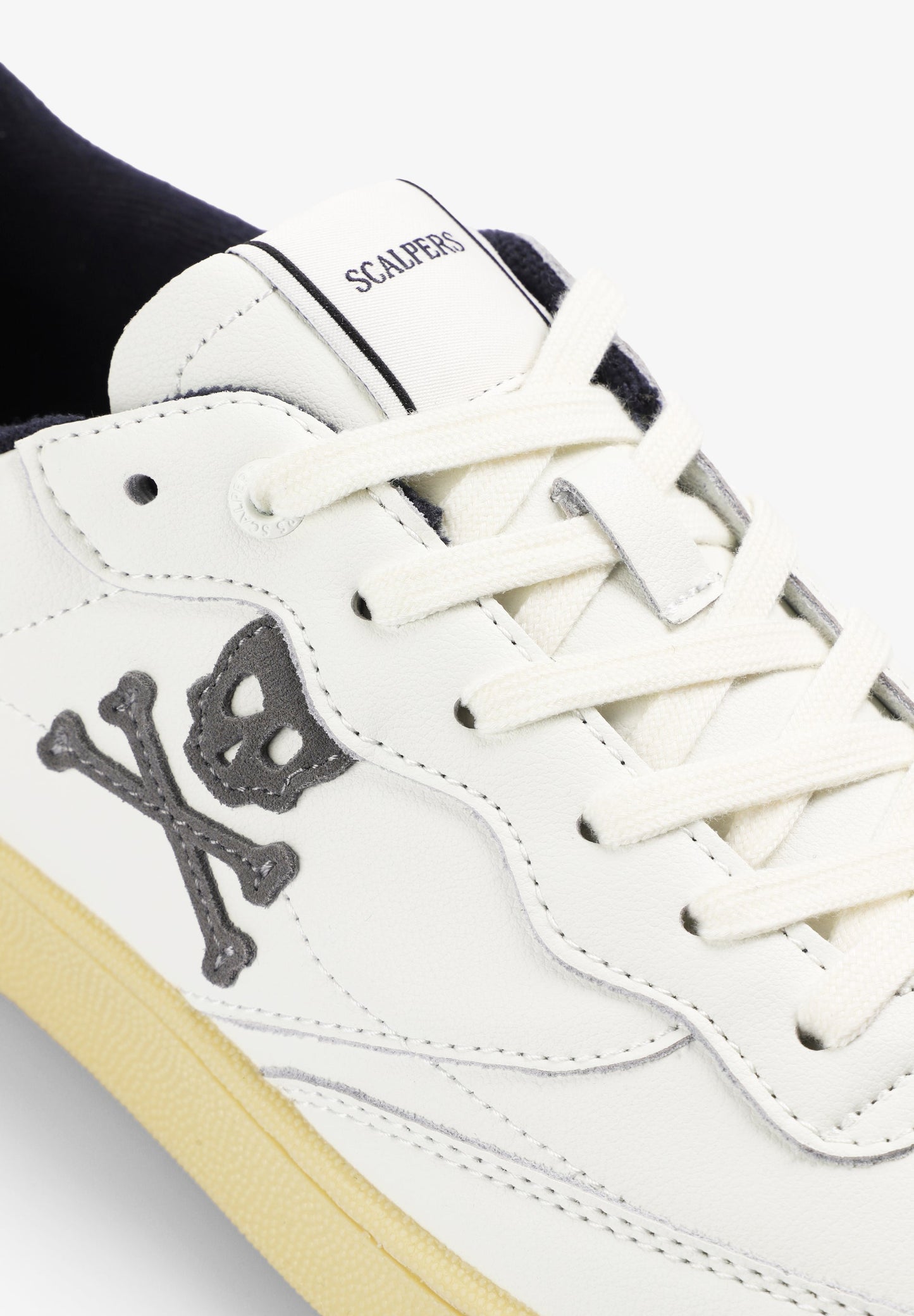 SNEAKERS CALAVERA PIEL