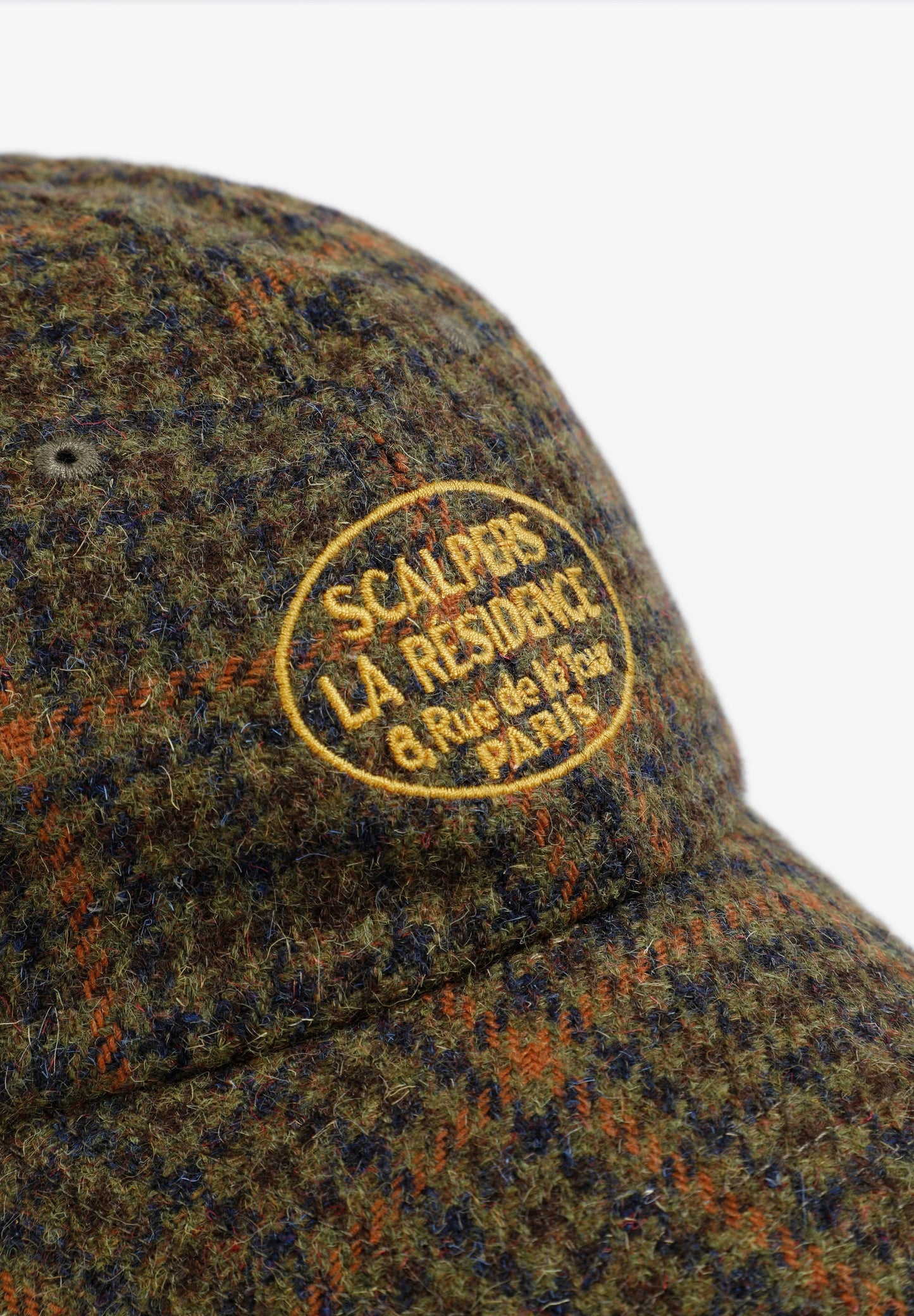 GORRA LANA TARTÁN BORDADA