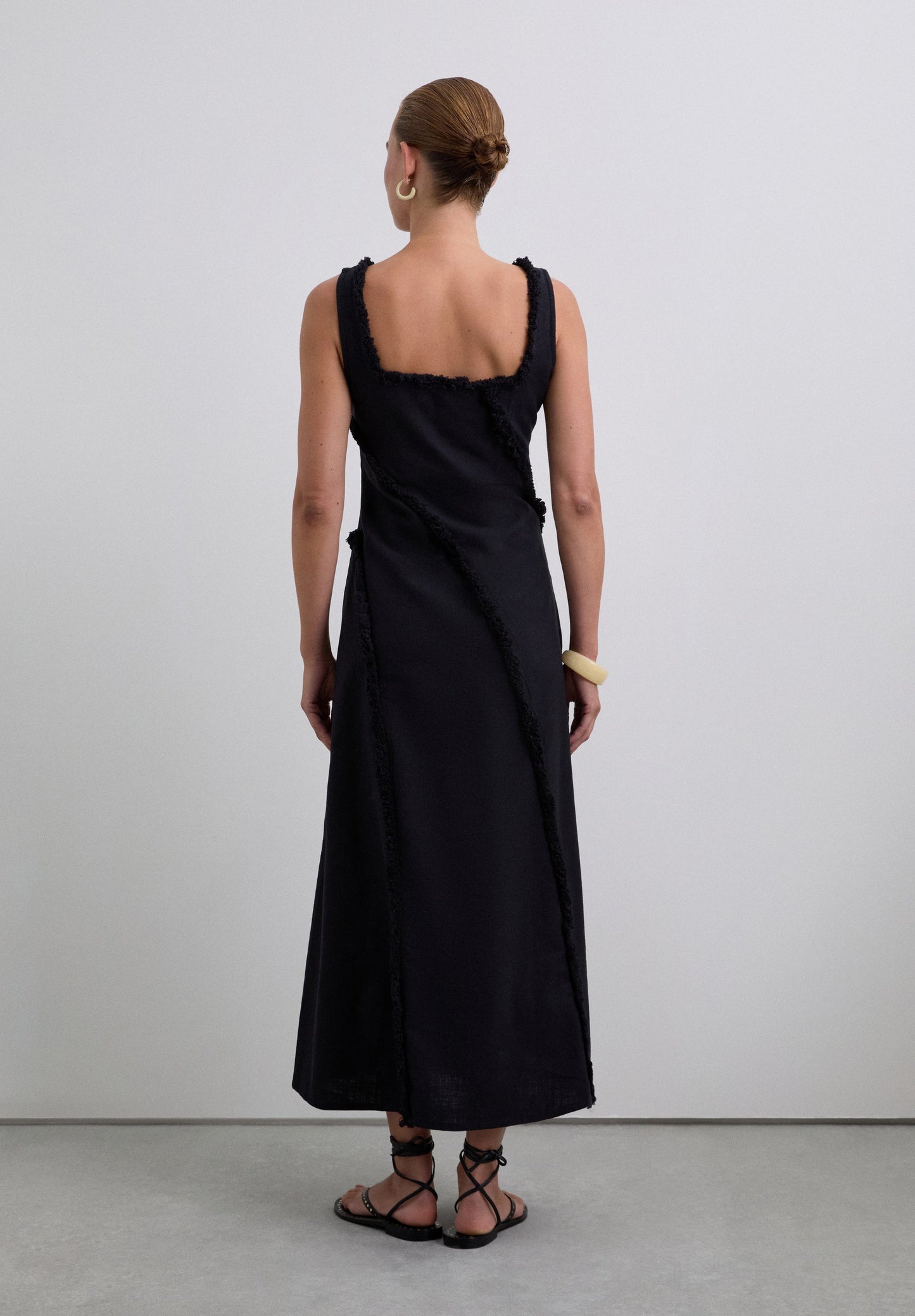 VESTIDO FLECOS DESPUNTADOS