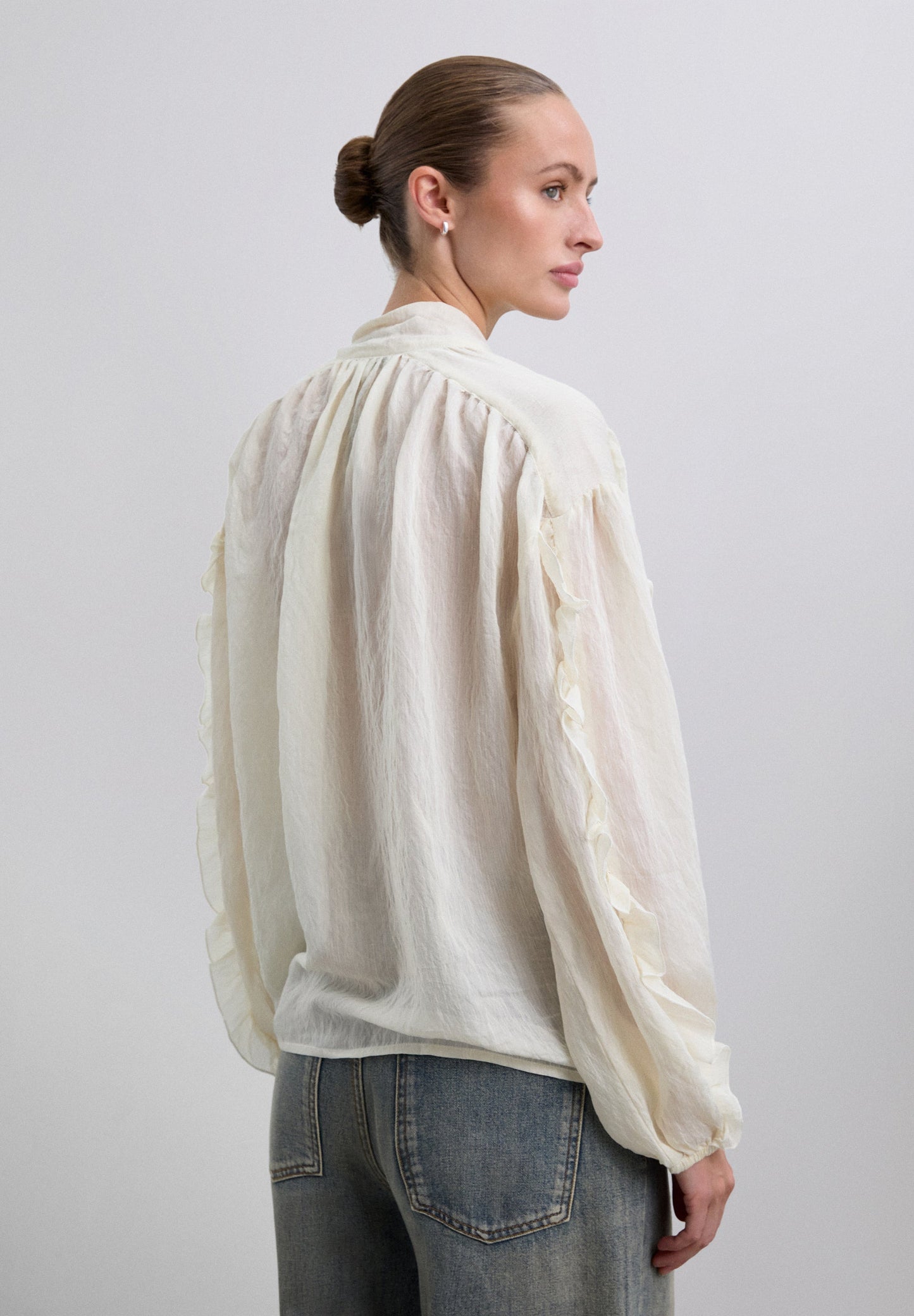 BLUSA DETALLE LAZO FRUNCES